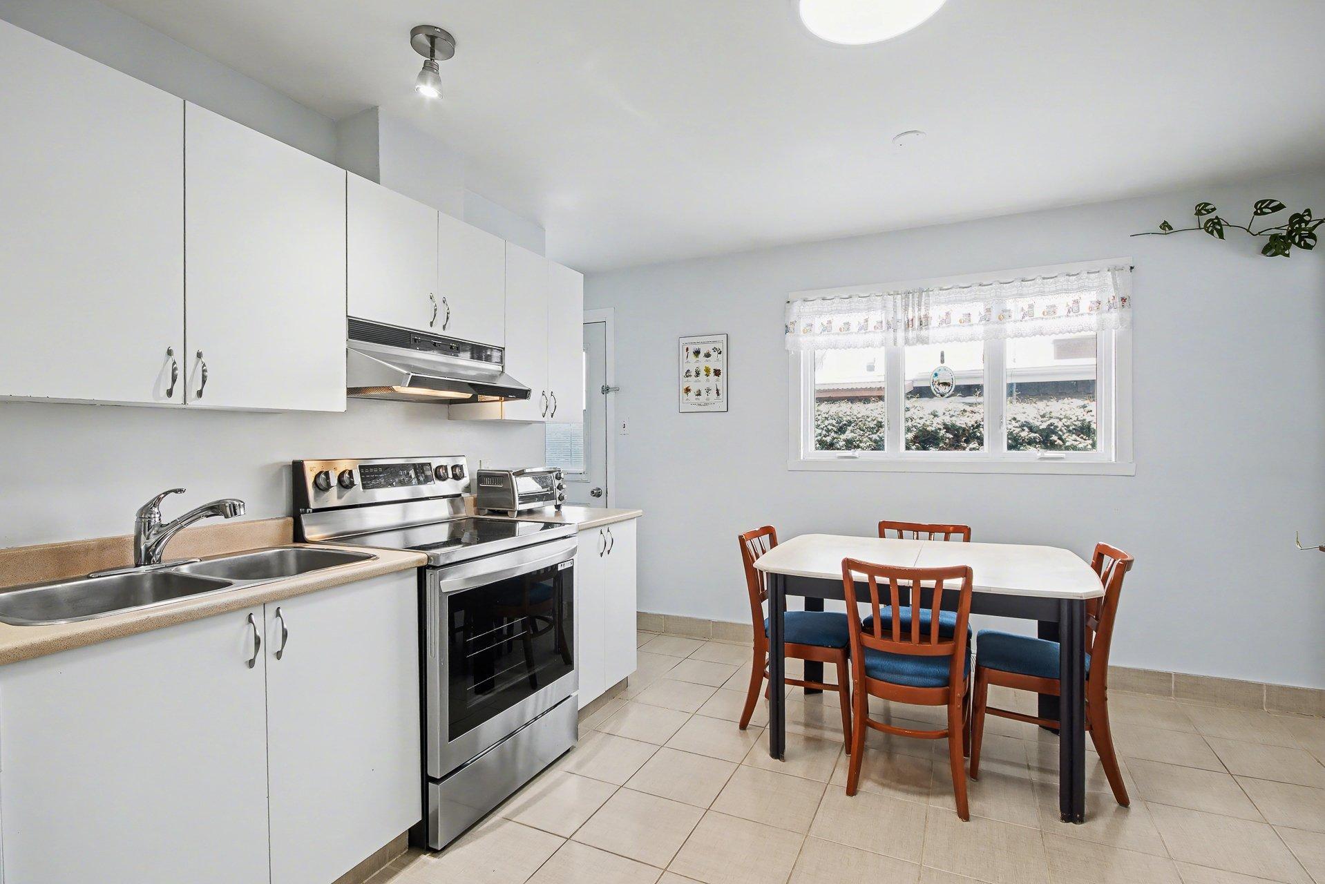 









3595


Rue Duvernay

,
Longueuil (Saint-Hubert),




QC
J3H4H1

