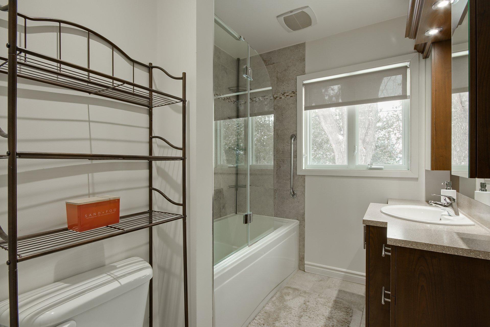 









3595


Rue Duvernay

,
Longueuil (Saint-Hubert),




QC
J3H4H1

