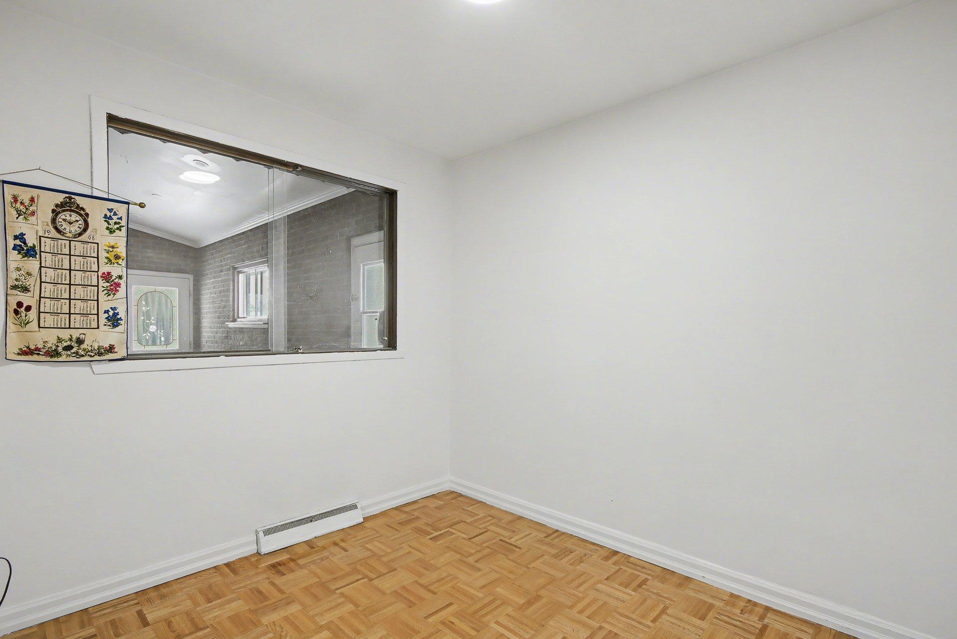 









3595


Rue Duvernay

,
Longueuil (Saint-Hubert),




QC
J3H4H1

