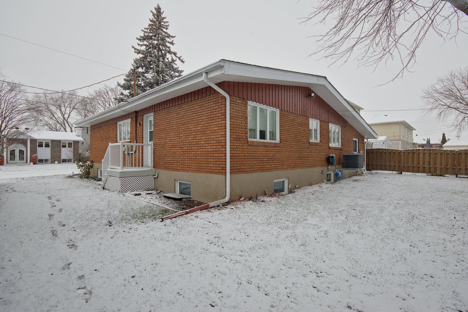 









3595


Rue Duvernay

,
Longueuil (Saint-Hubert),




QC
J3H4H1

