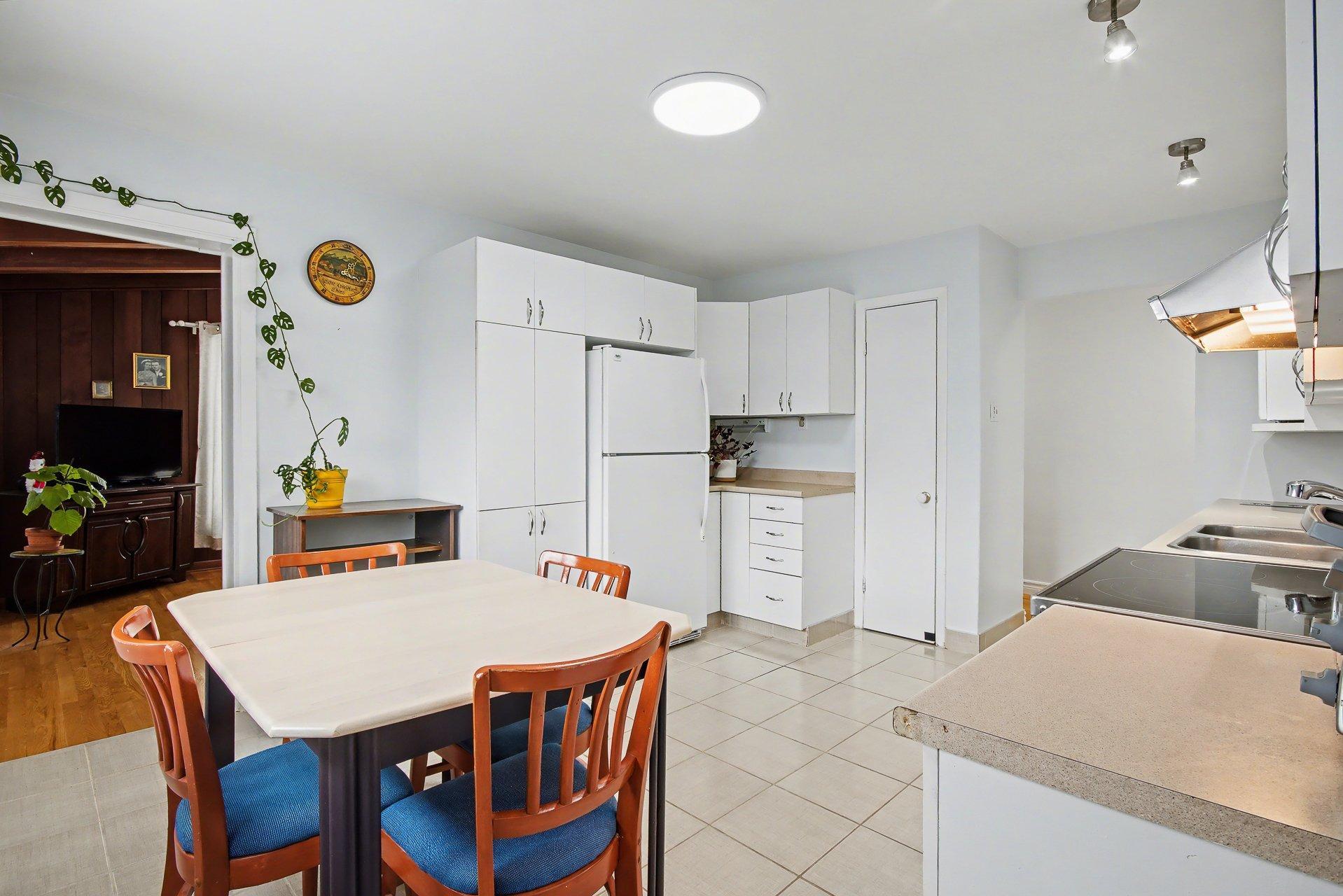 









3595


Rue Duvernay

,
Longueuil (Saint-Hubert),




QC
J3H4H1

