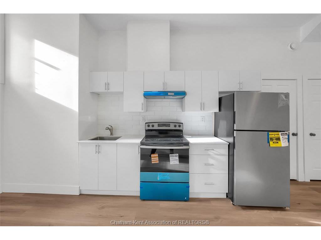 









131


Main

Street, 2,
Dresden,




ON
N0P 1M0

