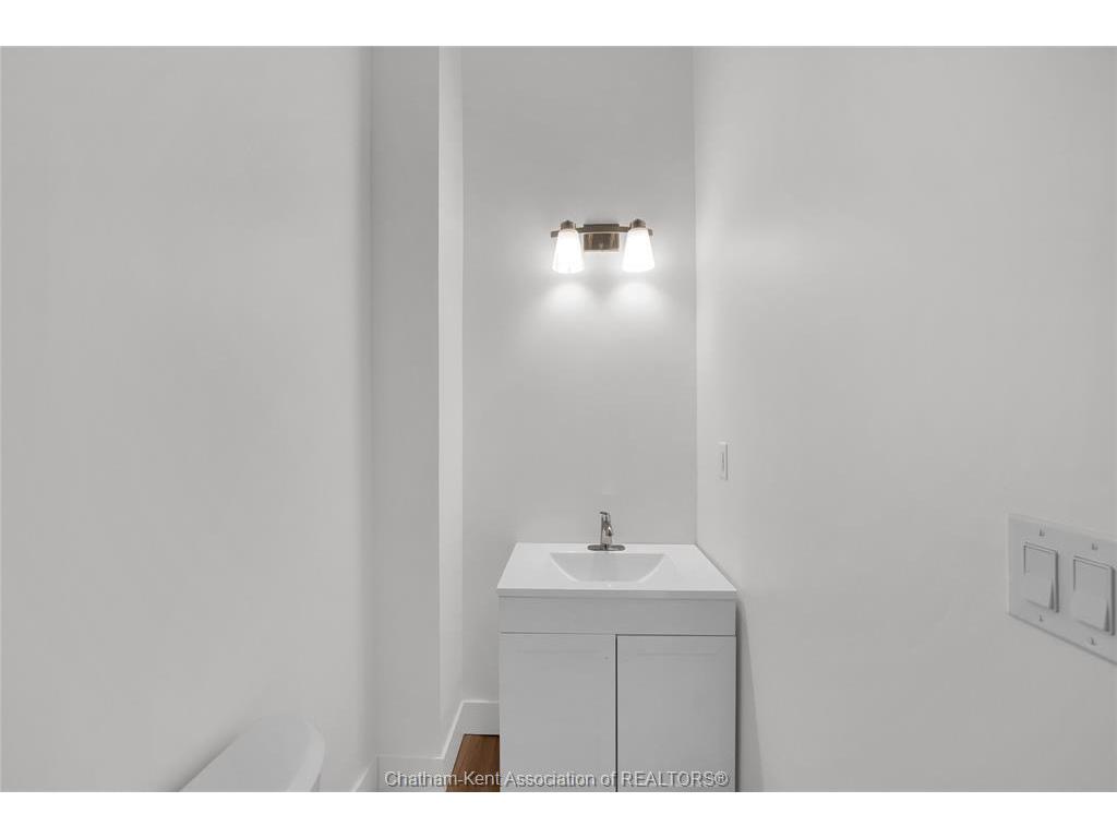 









131


Main

Street, 3,
Dresden,




ON
N0P 1M0

