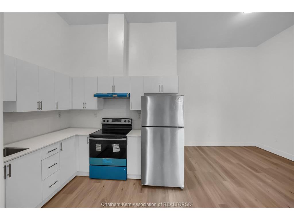 









131


Main

Street, 3,
Dresden,




ON
N0P 1M0

