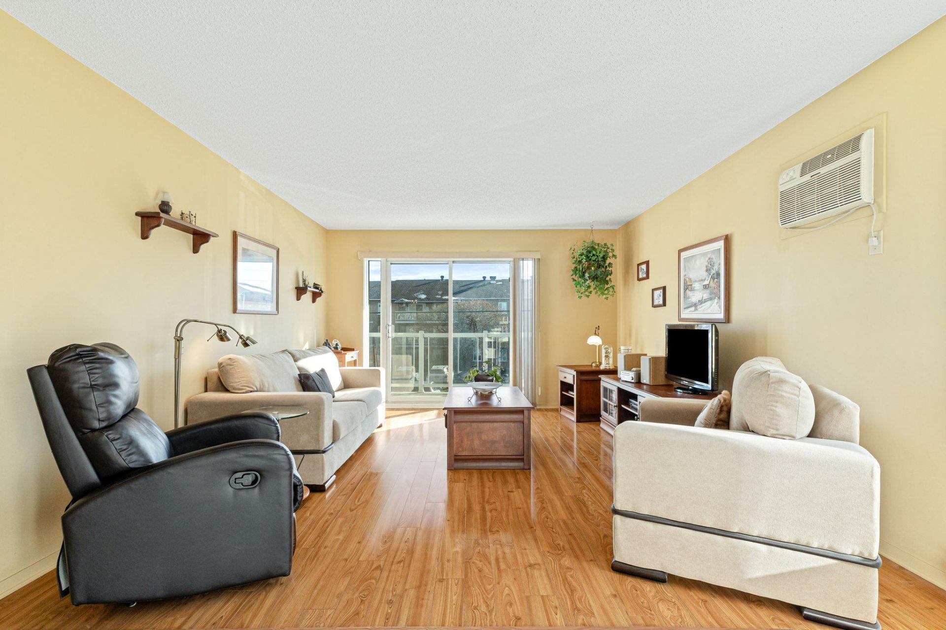 









2385


Rue Henriette-Céré

, 204,
Longueuil (Saint-Hubert),




QC
J3Y9C6

