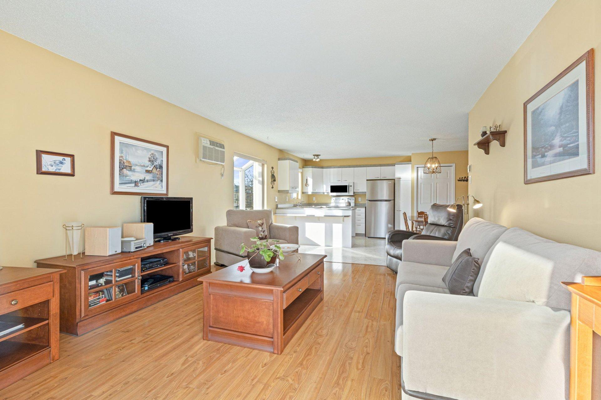 









2385


Rue Henriette-Céré

, 204,
Longueuil (Saint-Hubert),




QC
J3Y9C6

