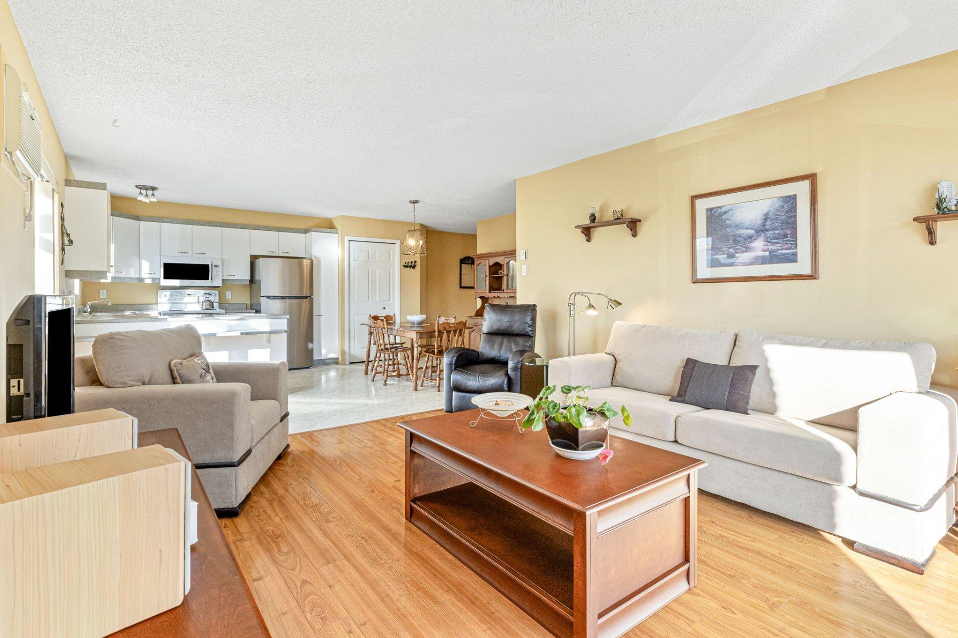 









2385


Rue Henriette-Céré

, 204,
Longueuil (Saint-Hubert),




QC
J3Y9C6

