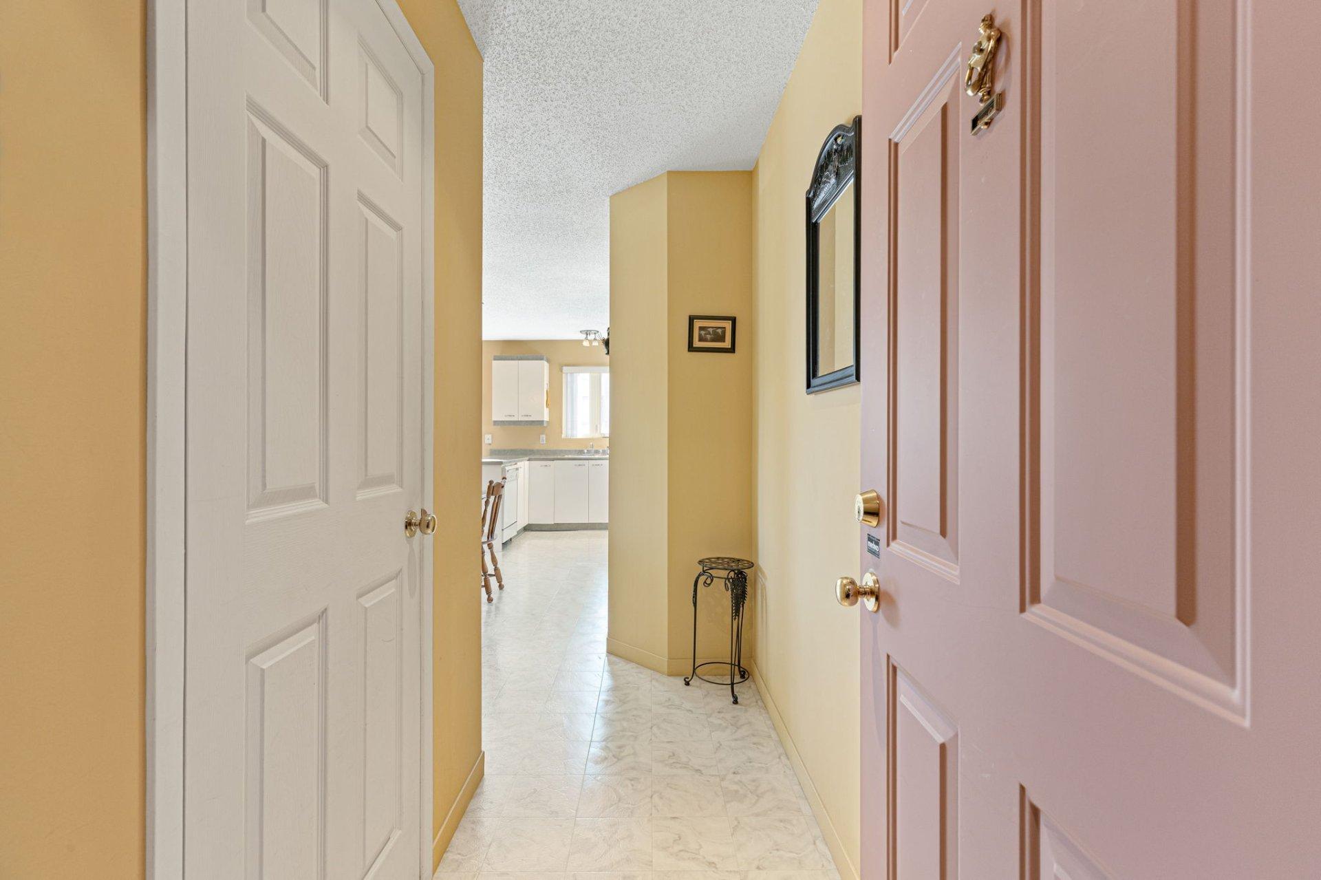 









2385


Rue Henriette-Céré

, 204,
Longueuil (Saint-Hubert),




QC
J3Y9C6

