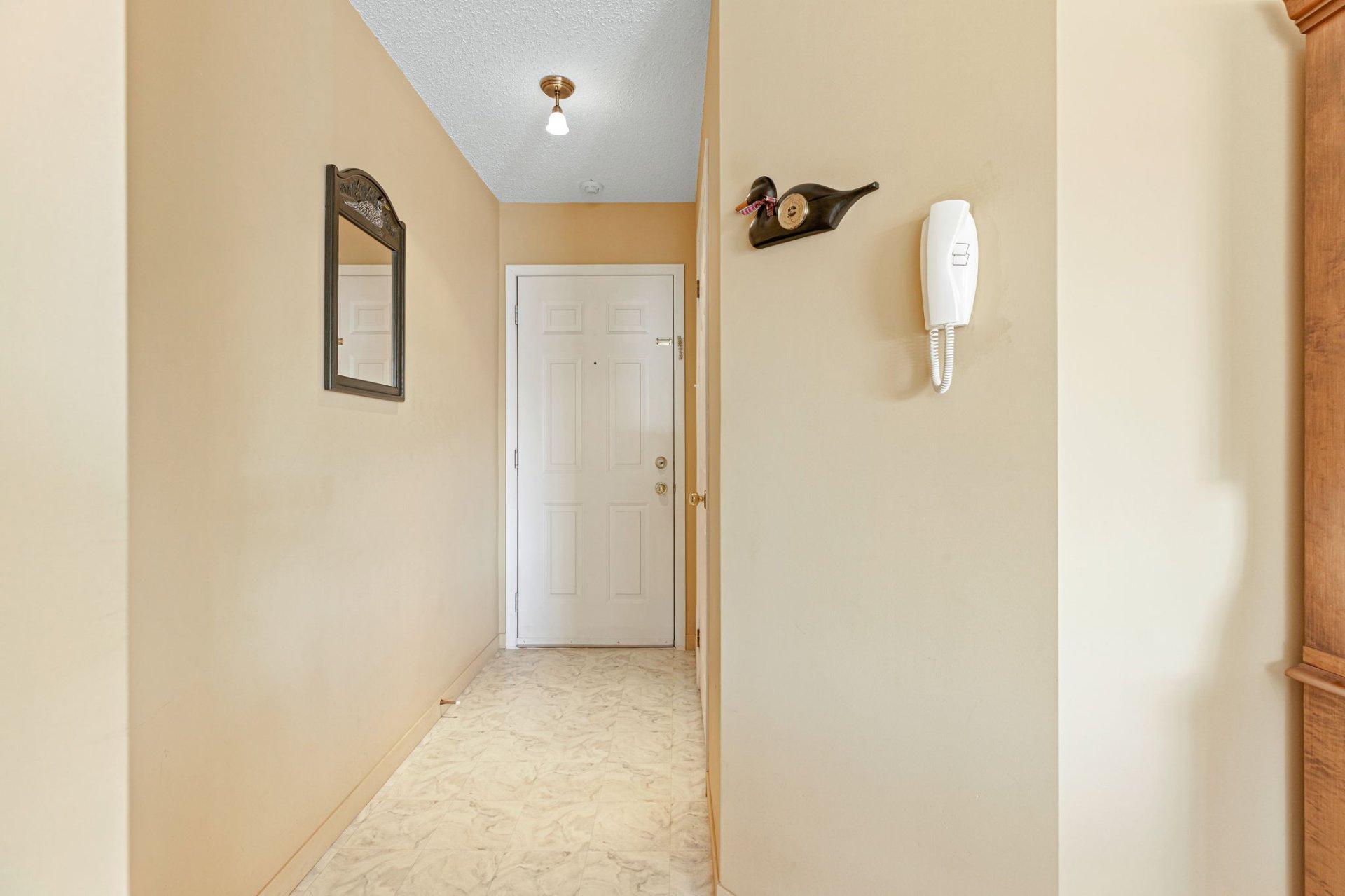 









2385


Rue Henriette-Céré

, 204,
Longueuil (Saint-Hubert),




QC
J3Y9C6

