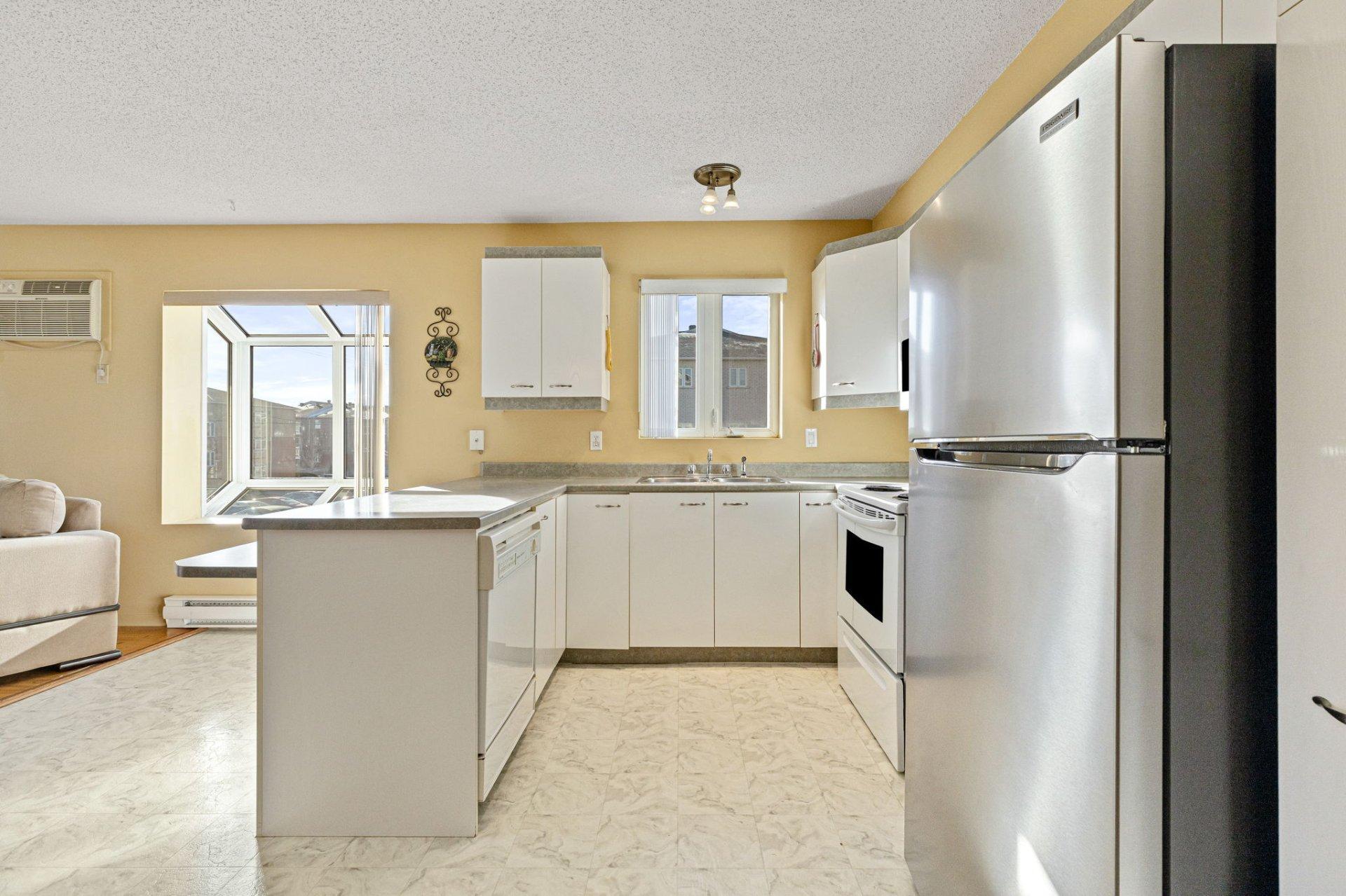 









2385


Rue Henriette-Céré

, 204,
Longueuil (Saint-Hubert),




QC
J3Y9C6

