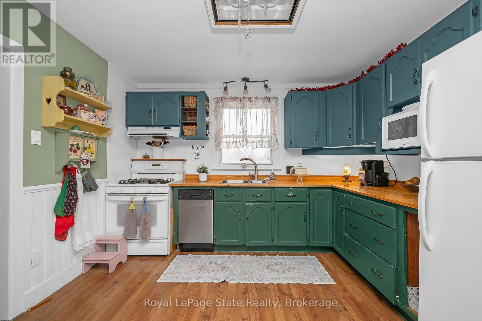 












2323 56 HIGHWAY

,
Hamilton,




Ontario
L0R1C0

