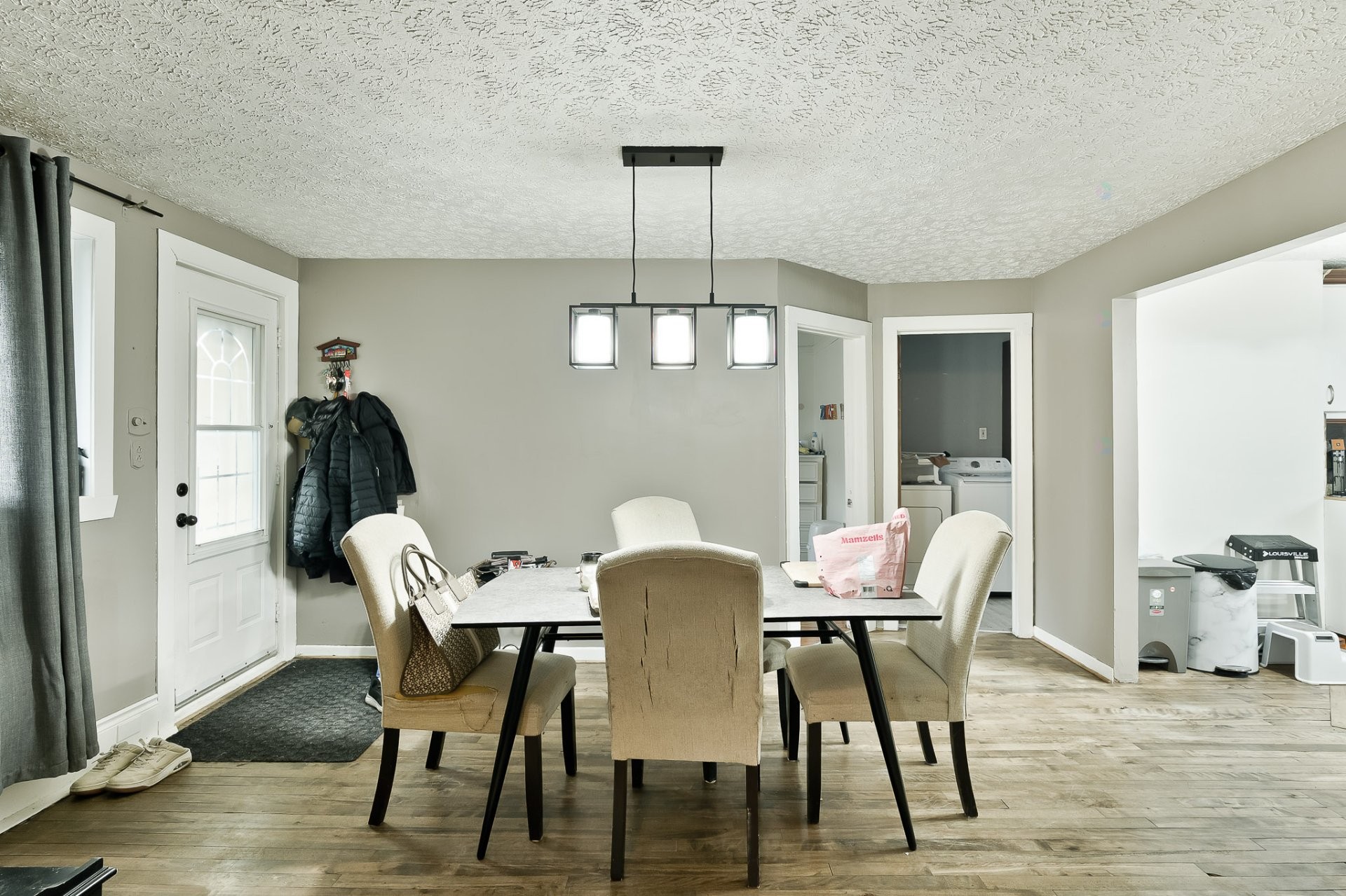 









52

 - 56


3e Avenue

,
Windsor,




QC
J1S1X9

