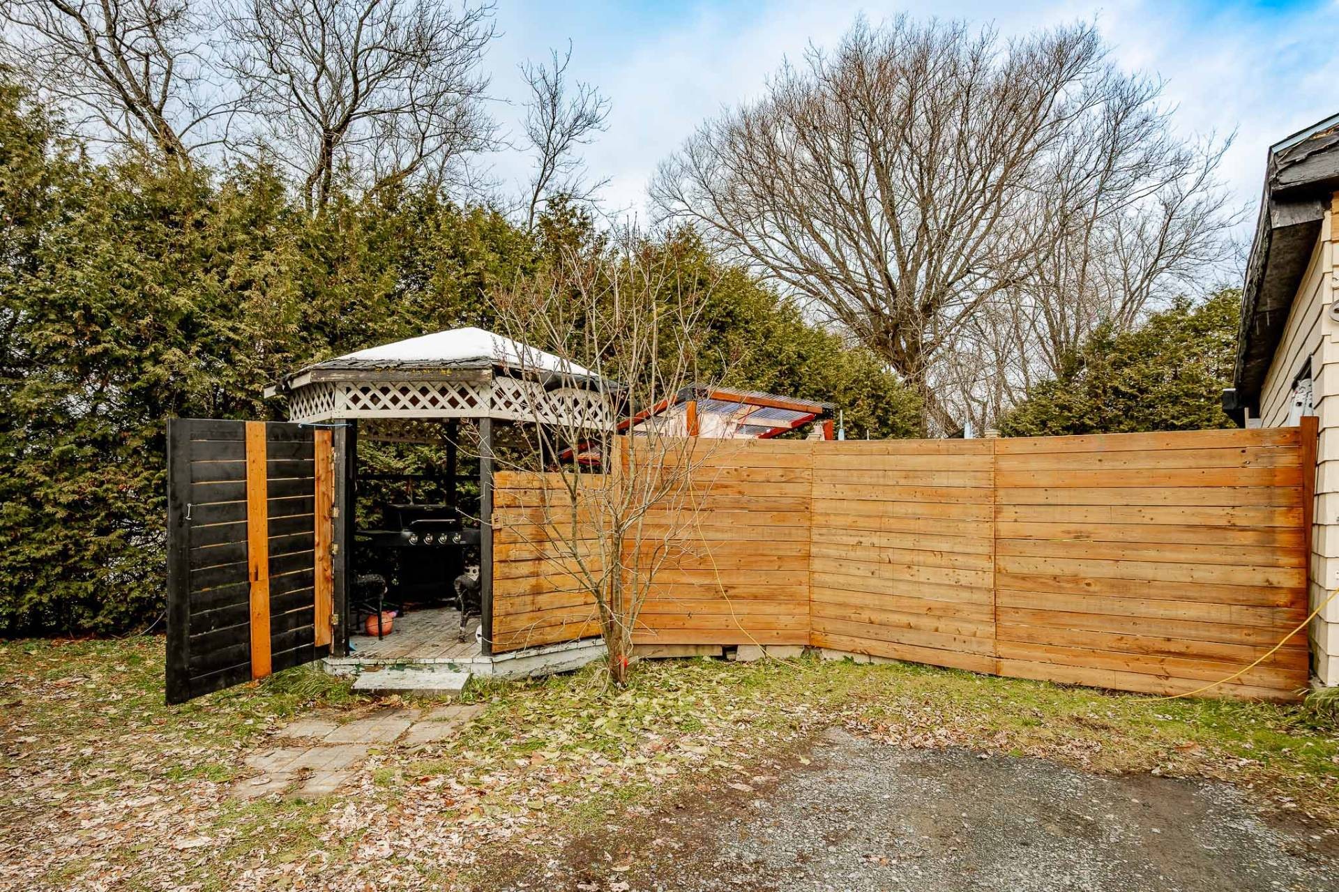 









52

 - 56


3e Avenue

,
Windsor,




QC
J1S1X9

