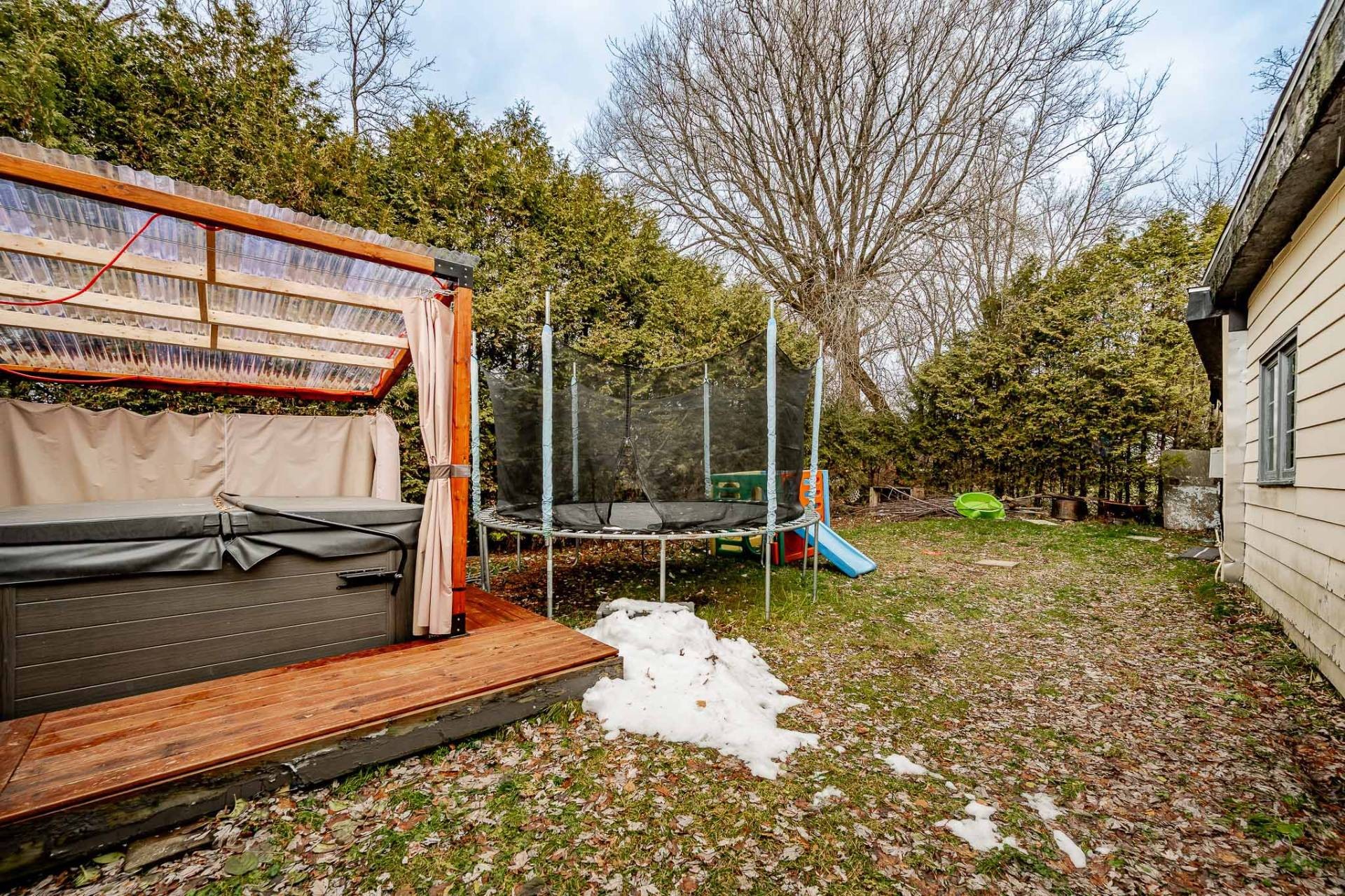 









52

 - 56


3e Avenue

,
Windsor,




QC
J1S1X9

