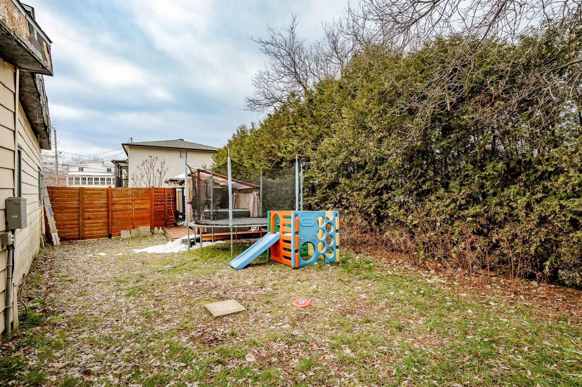 









52

 - 56


3e Avenue

,
Windsor,




QC
J1S1X9

