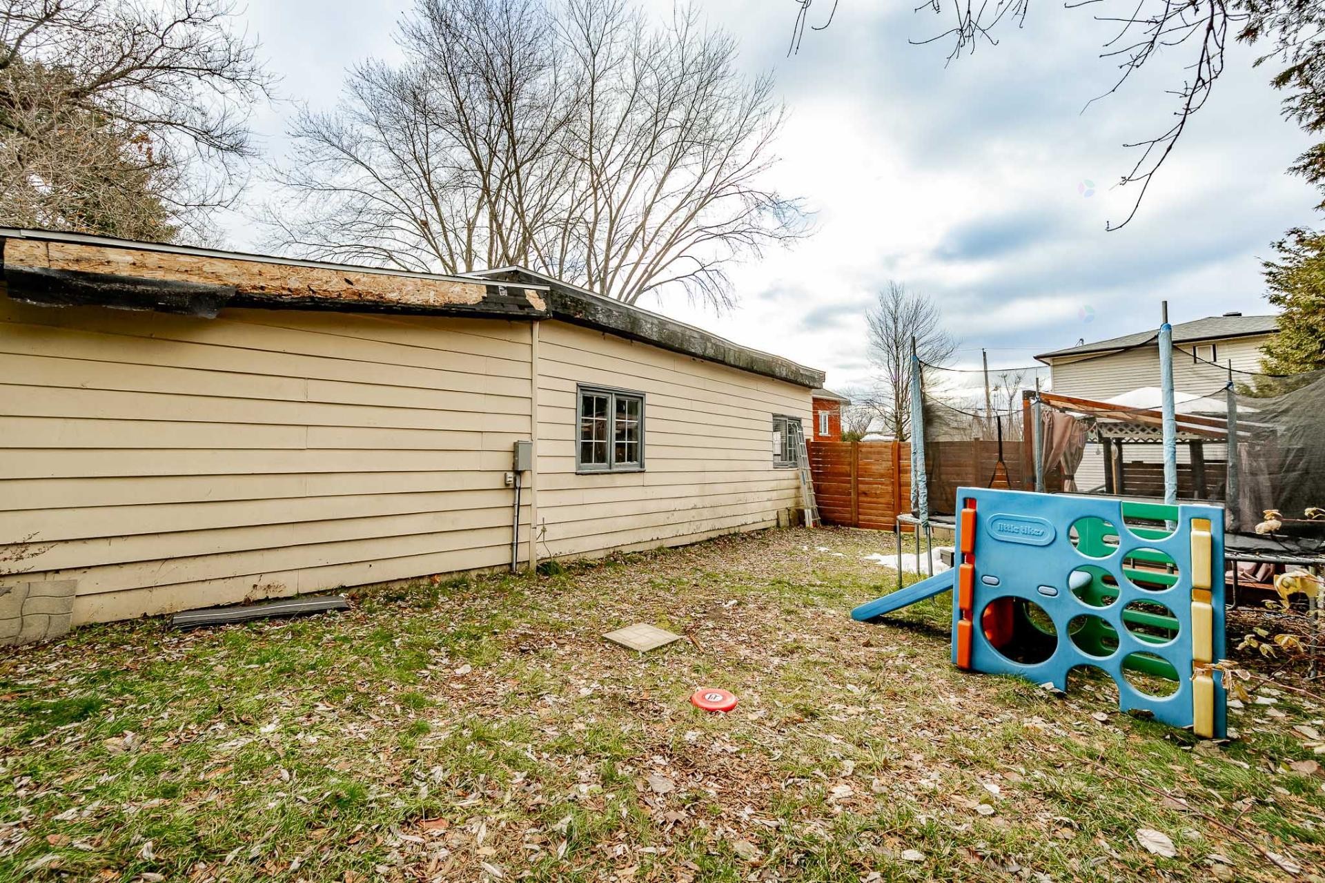 









52

 - 56


3e Avenue

,
Windsor,




QC
J1S1X9

