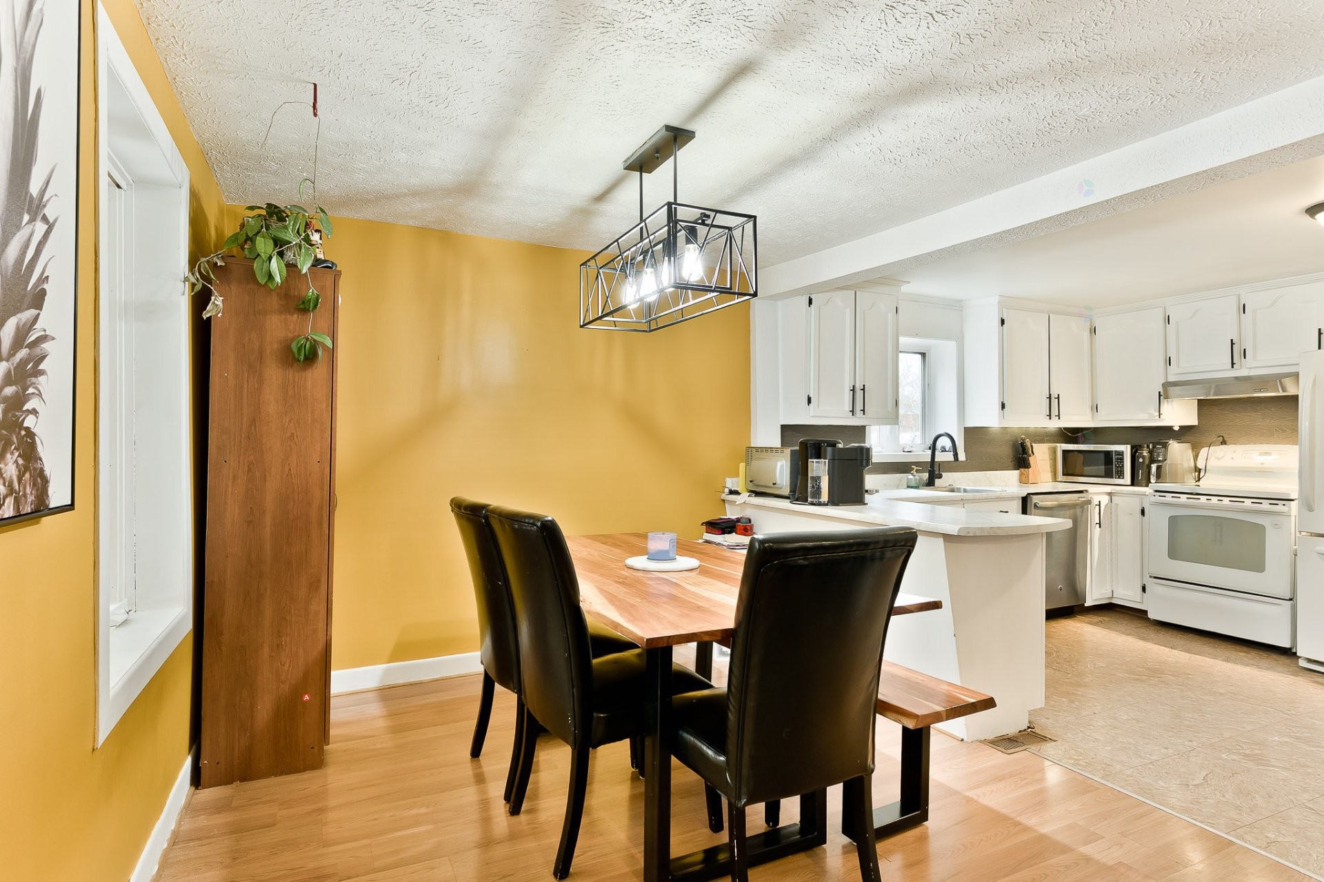 









52

 - 56


3e Avenue

,
Windsor,




QC
J1S1X9

