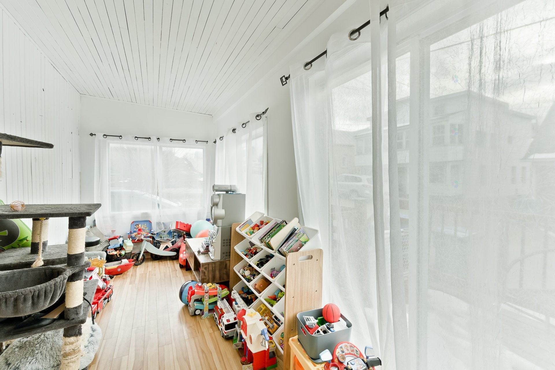 









52

 - 56


3e Avenue

,
Windsor,




QC
J1S1X9

