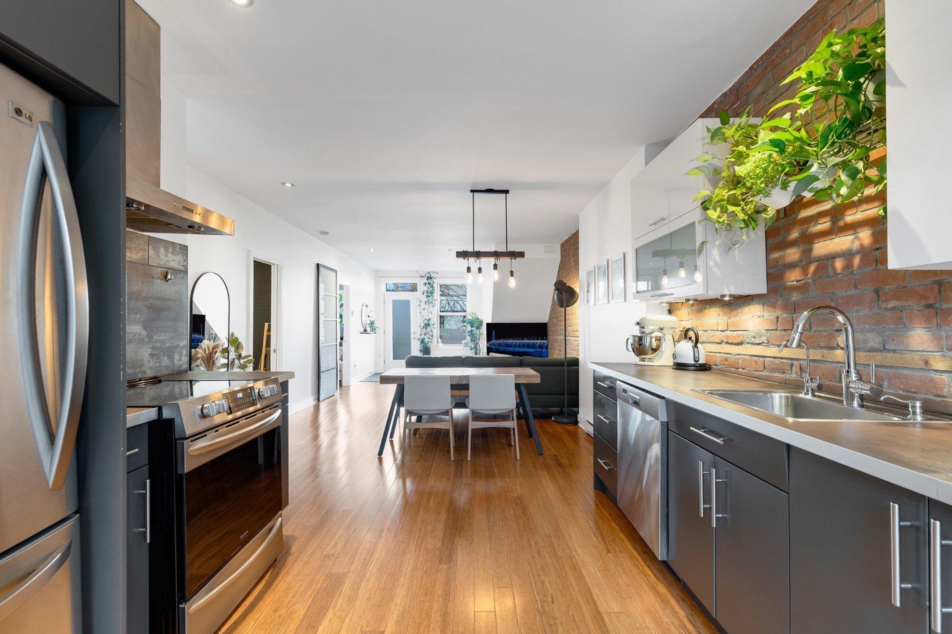 









2190


Rue Harmony

,
Montréal (Ville-Marie),




QC
H2K3P9

