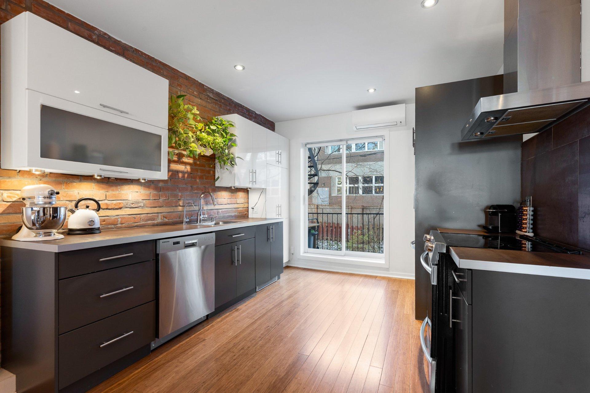 









2190


Rue Harmony

,
Montréal (Ville-Marie),




QC
H2K3P9

