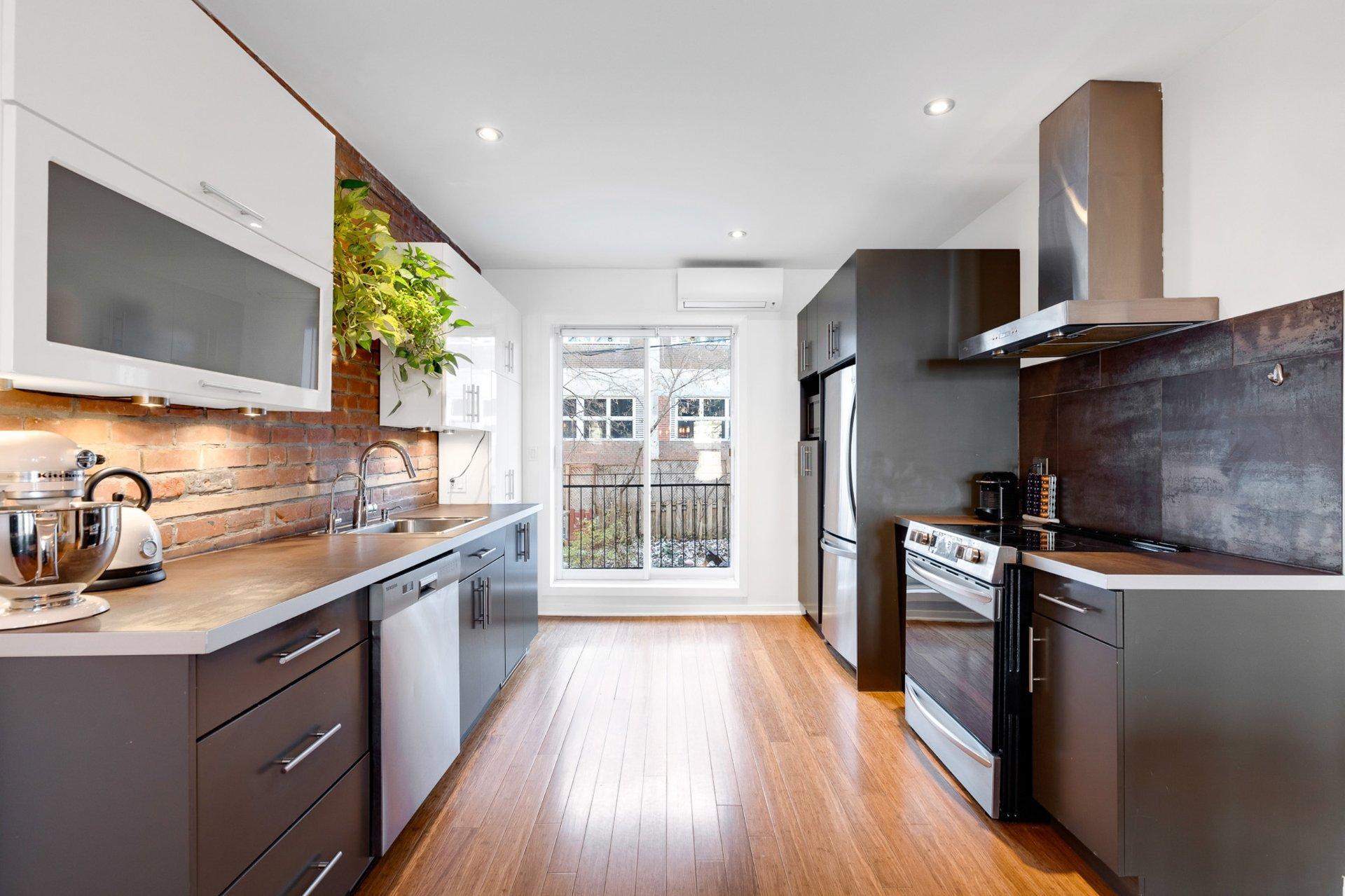 









2190


Rue Harmony

,
Montréal (Ville-Marie),




QC
H2K3P9

