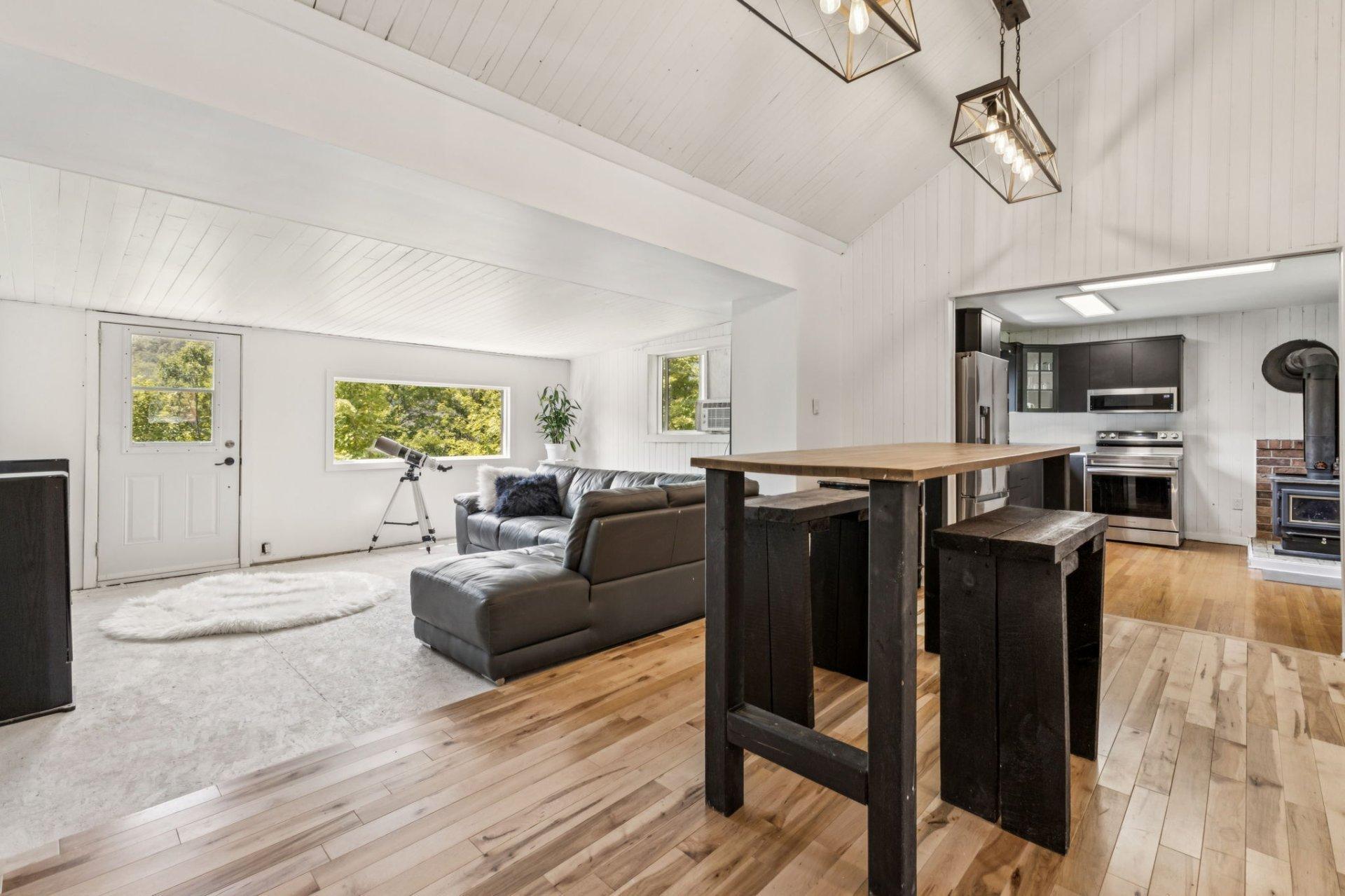 









153


Rue Marleau

,
Denholm,




QC
J8N9H3

