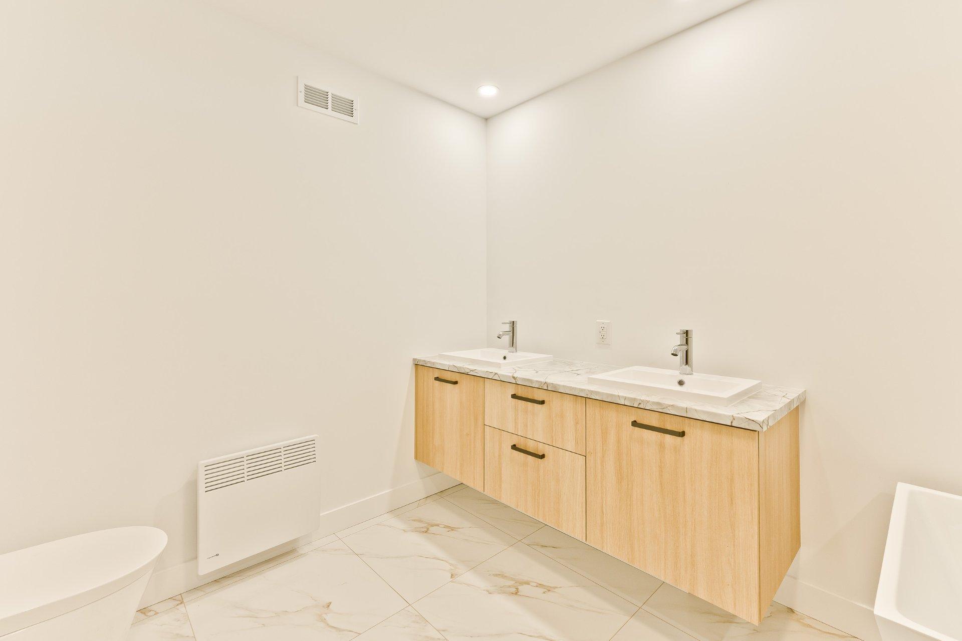 









3809


Rue Émile-Chartier

,
Sherbrooke (Les Nations),




QC
J1L0H7

