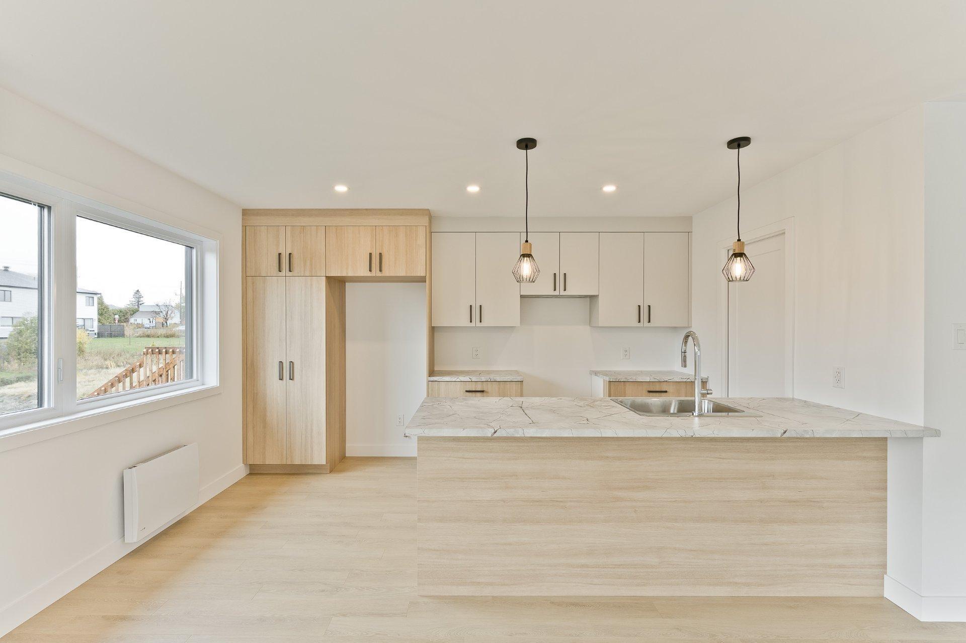 









3809


Rue Émile-Chartier

,
Sherbrooke (Les Nations),




QC
J1L0H7

