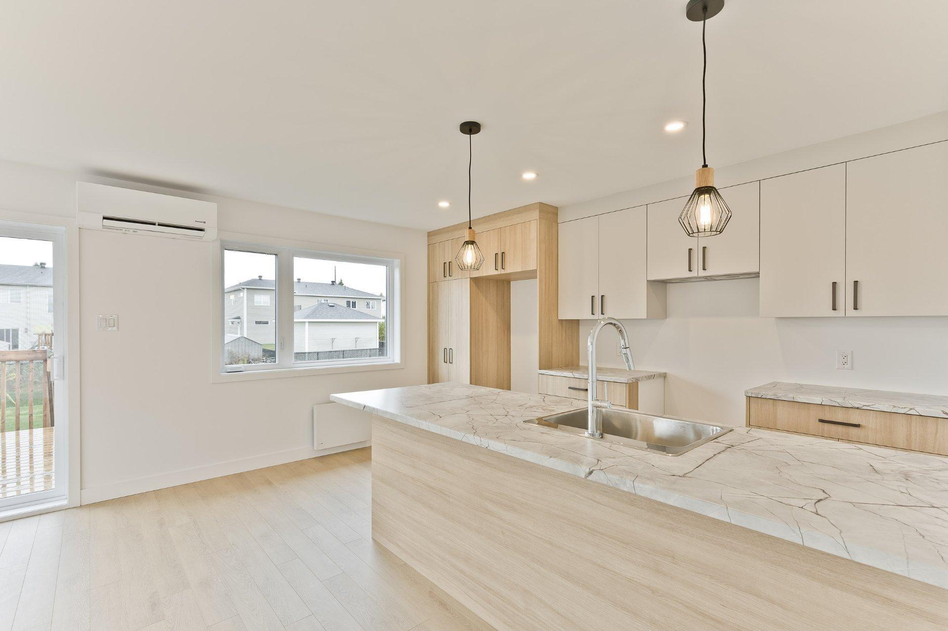 









3809


Rue Émile-Chartier

,
Sherbrooke (Les Nations),




QC
J1L0H7

