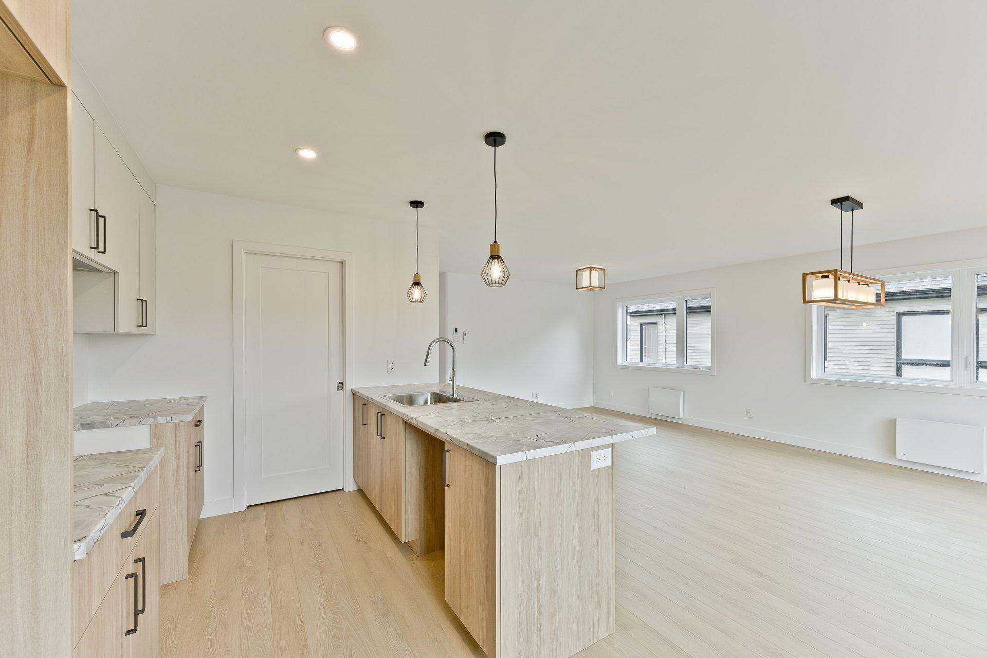 









3809


Rue Émile-Chartier

,
Sherbrooke (Les Nations),




QC
J1L0H7


