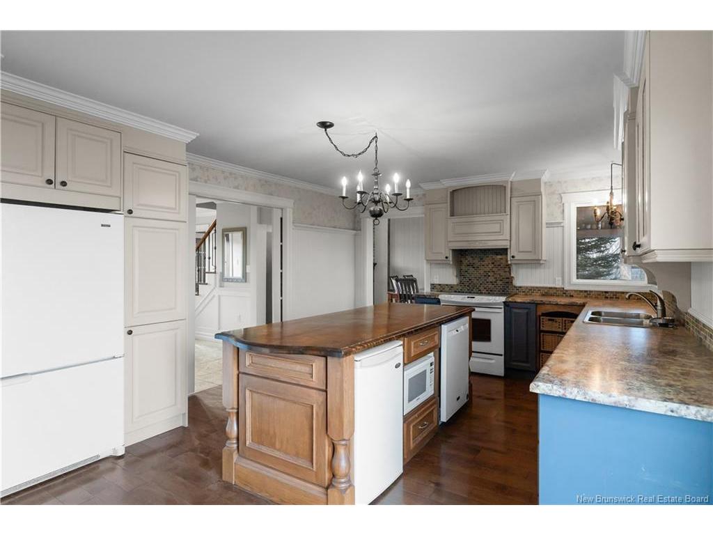 









81


Route 305

,
Haut-Lamèque,




NB
E8T 3M1

