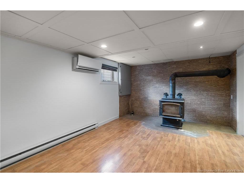 









81


Route 305

,
Haut-Lamèque,




NB
E8T 3M1

