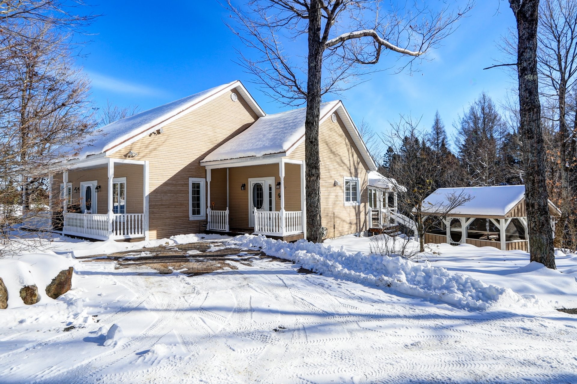 









93Z

 - 93AZ


Rue du Joli-Bois

,
Sainte-Marguerite-du-Lac-Masson,




QC
J0T1L0

