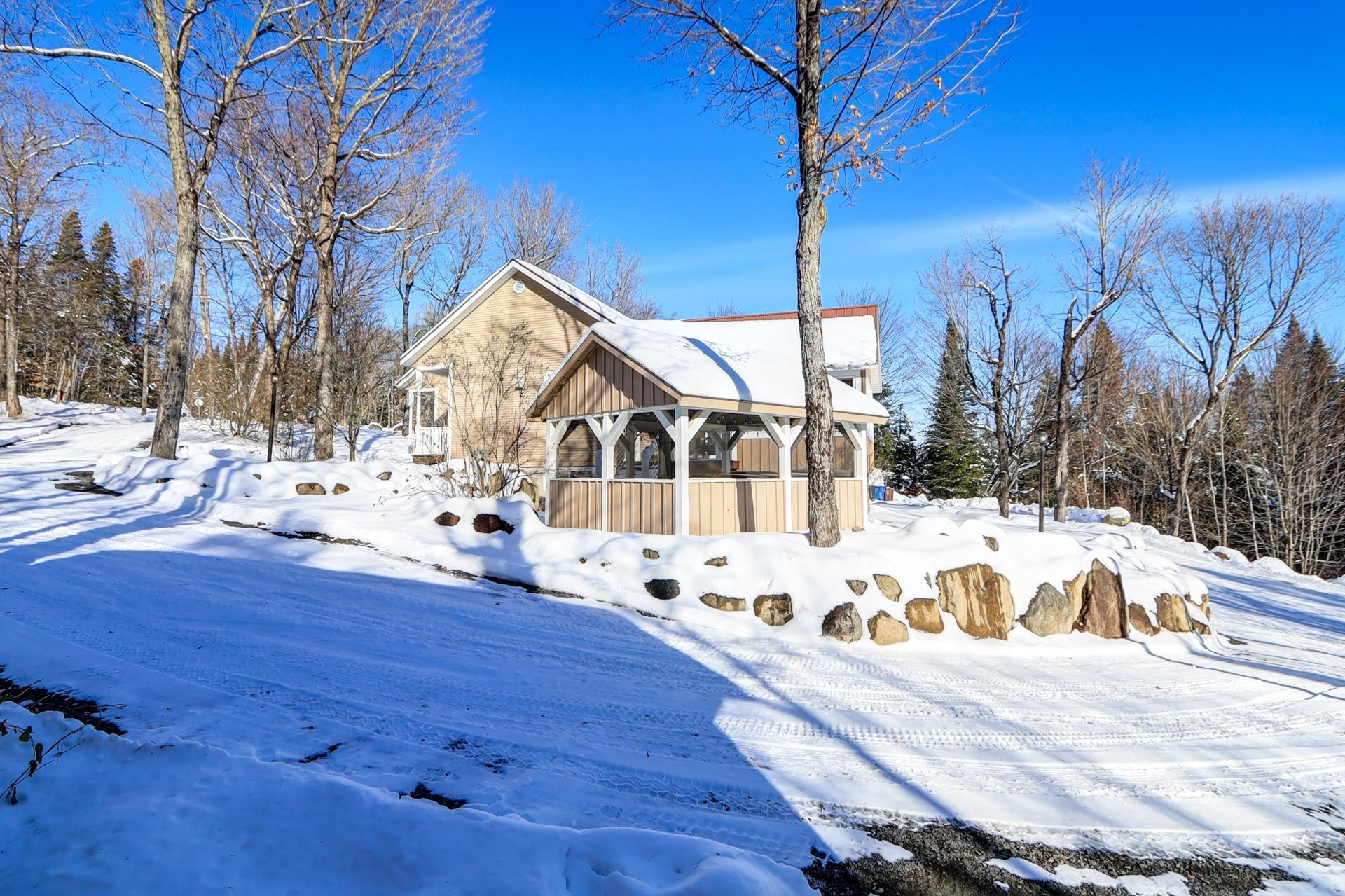 









93Z

 - 93AZ


Rue du Joli-Bois

,
Sainte-Marguerite-du-Lac-Masson,




QC
J0T1L0

