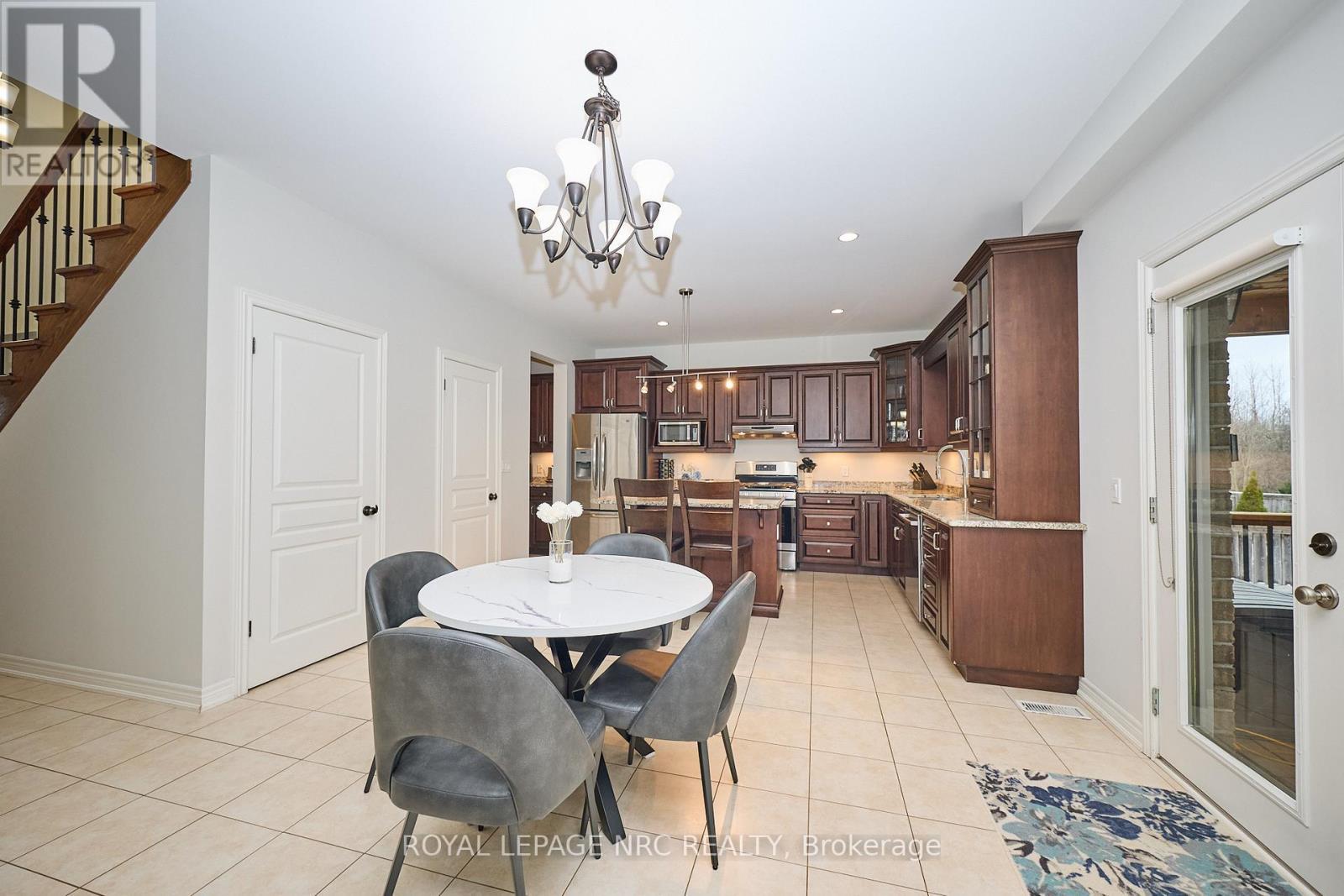 












117 CREEKSIDE DRIVE

,
Welland (Coyle Creek),




Ontario
L3C0B4

