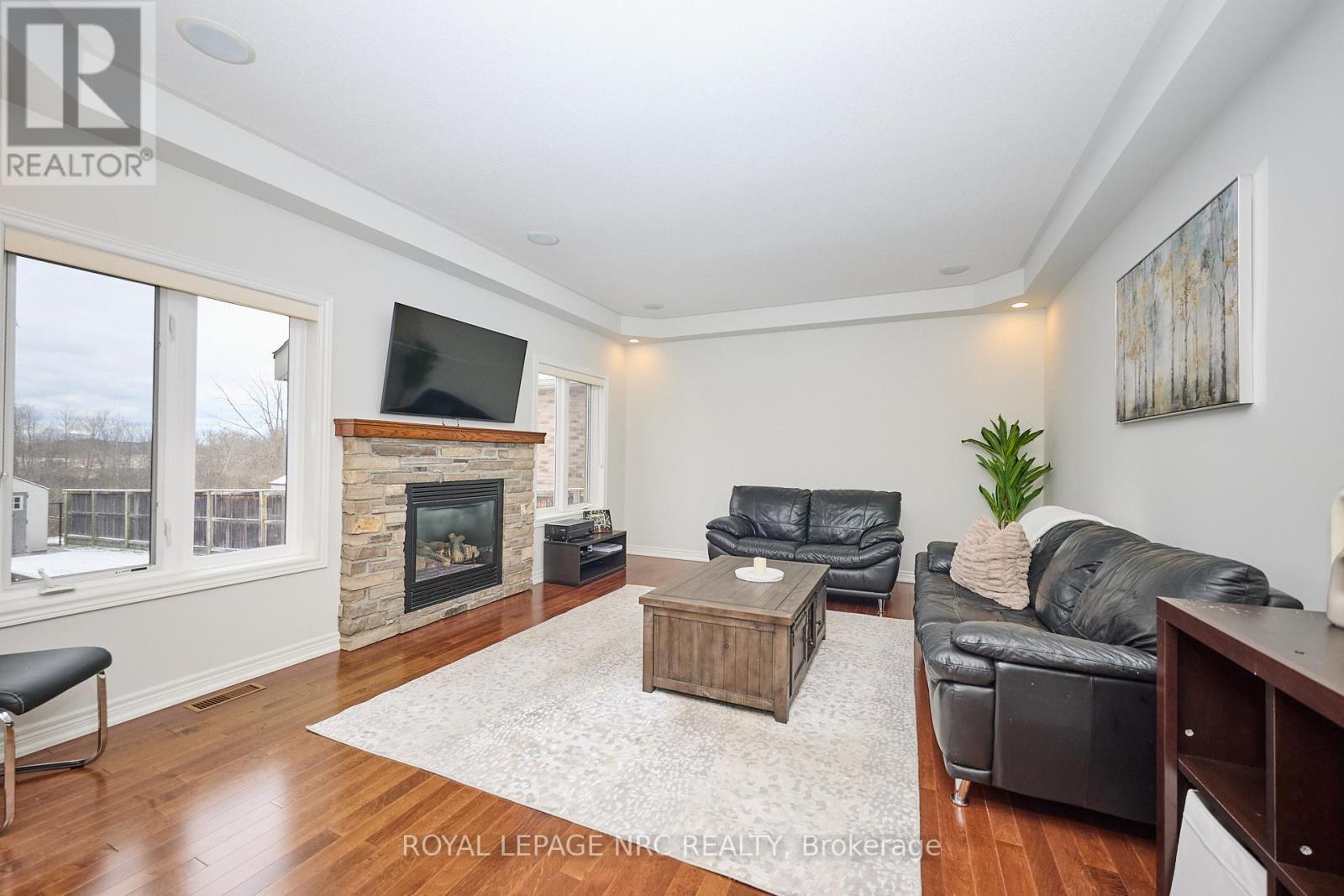 












117 CREEKSIDE DRIVE

,
Welland (Coyle Creek),




Ontario
L3C0B4

