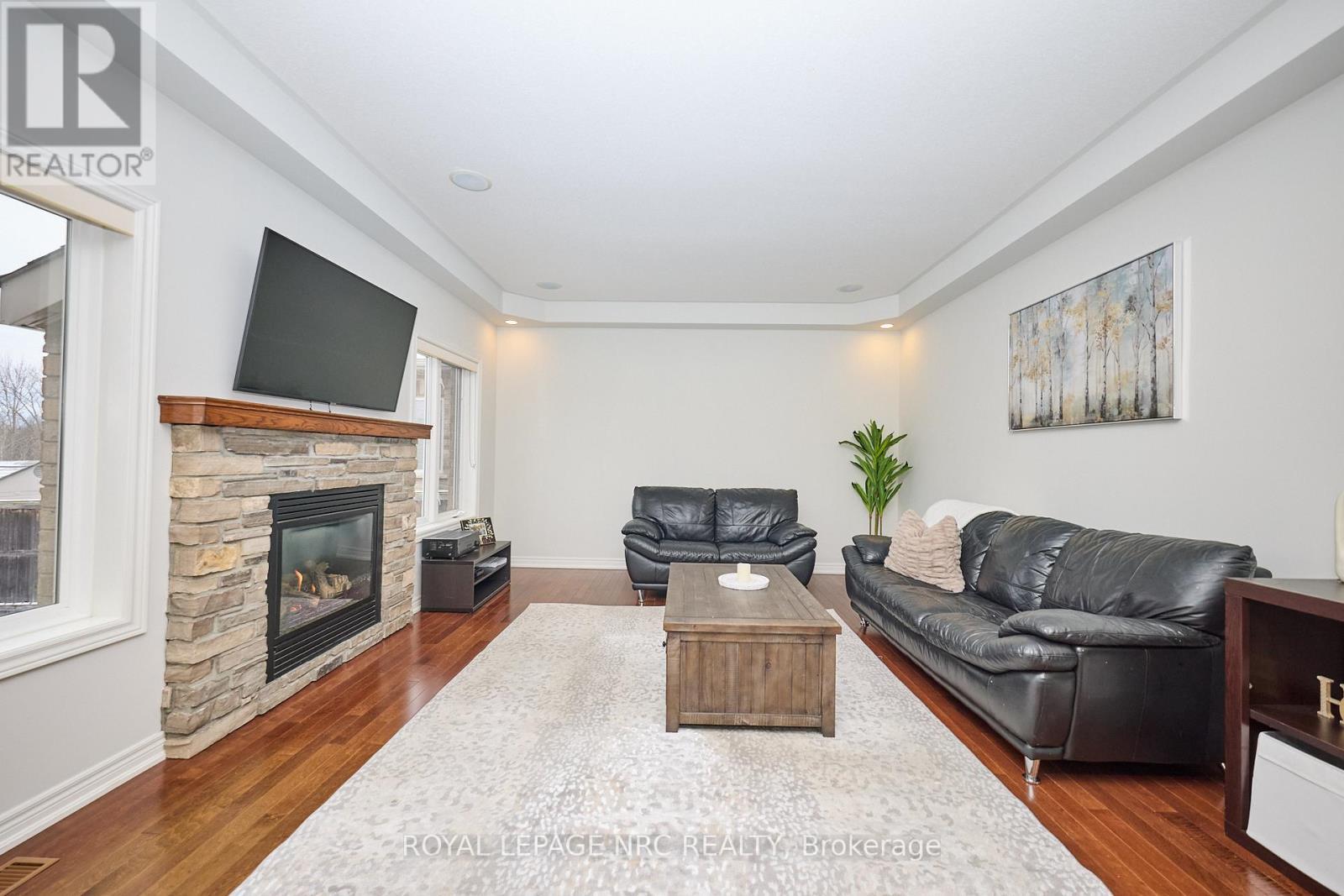 












117 CREEKSIDE DRIVE

,
Welland (Coyle Creek),




Ontario
L3C0B4

