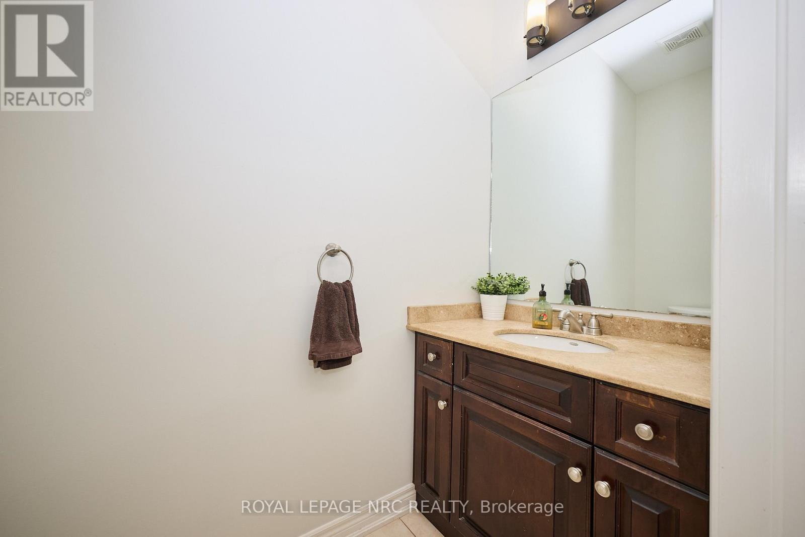 












117 CREEKSIDE DRIVE

,
Welland (Coyle Creek),




Ontario
L3C0B4

