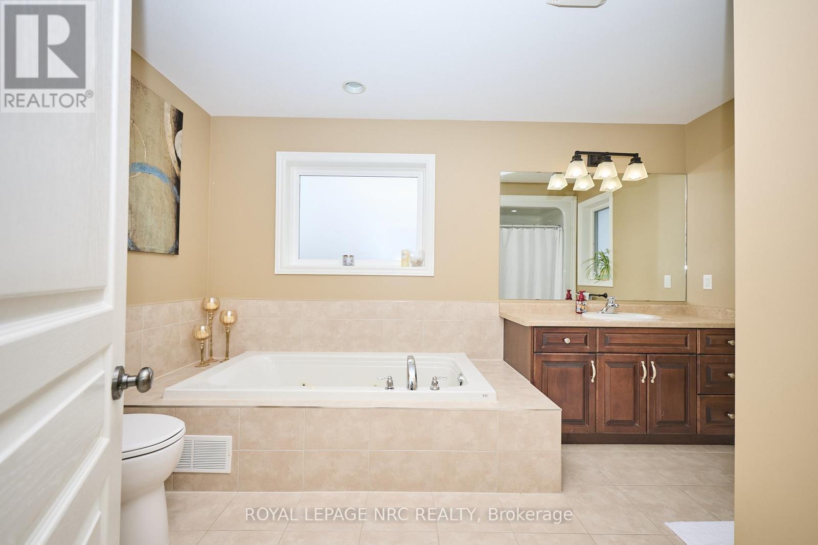 












117 CREEKSIDE DRIVE

,
Welland (Coyle Creek),




Ontario
L3C0B4

