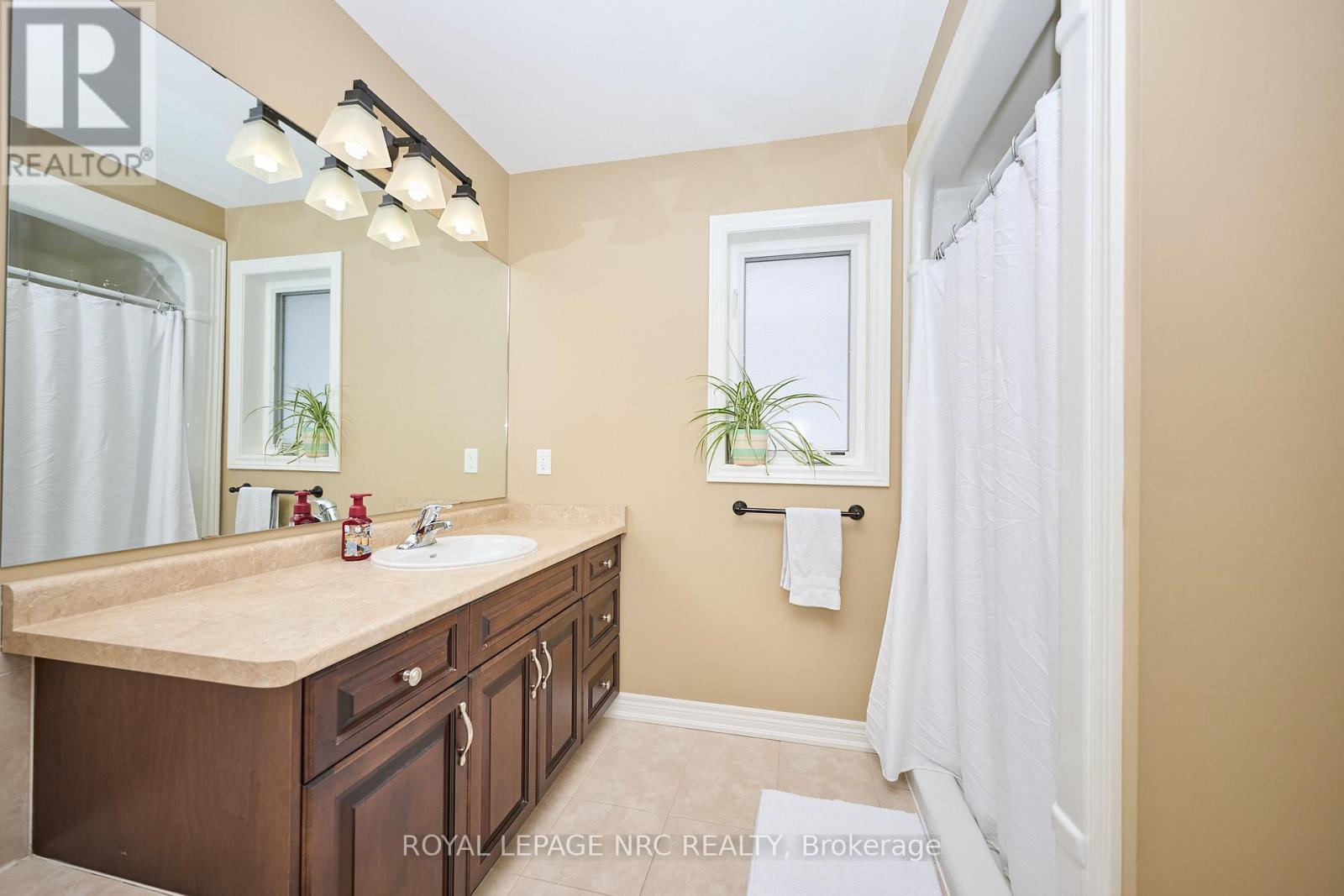 












117 CREEKSIDE DRIVE

,
Welland (Coyle Creek),




Ontario
L3C0B4

