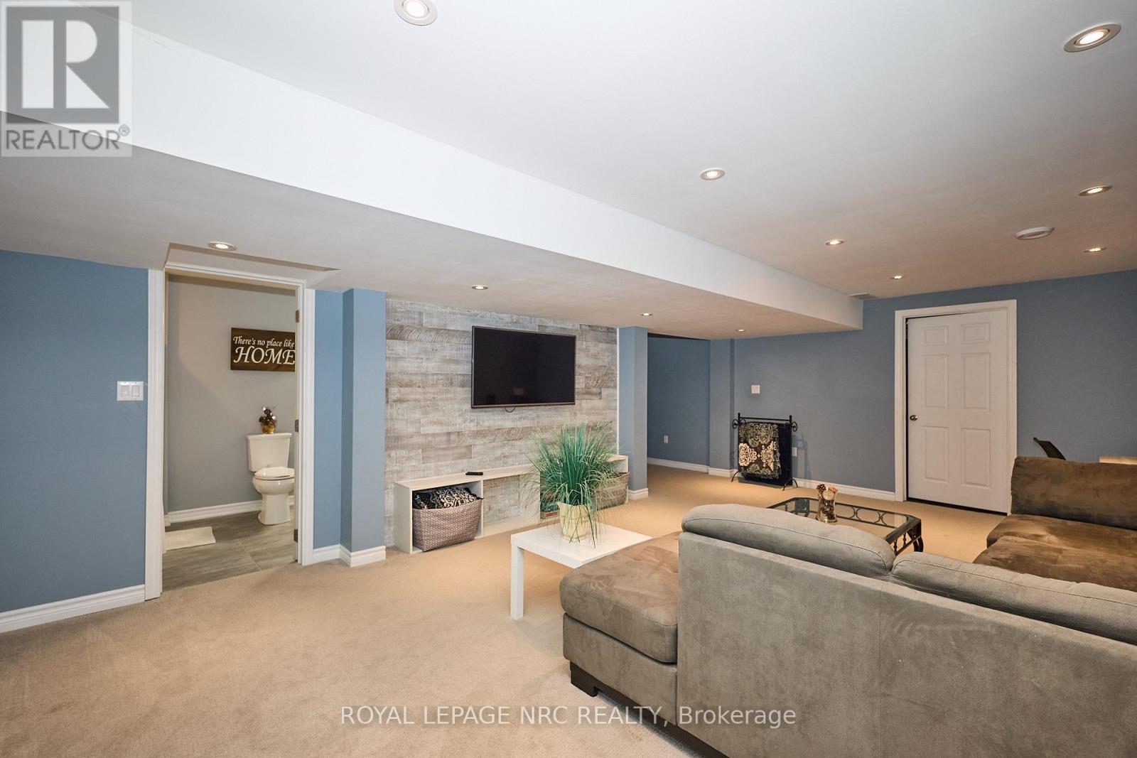 












117 CREEKSIDE DRIVE

,
Welland (Coyle Creek),




Ontario
L3C0B4

