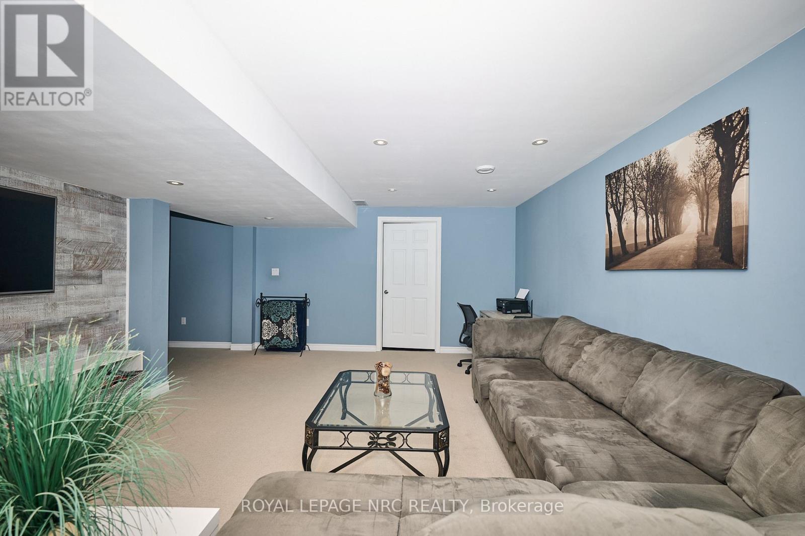 












117 CREEKSIDE DRIVE

,
Welland (Coyle Creek),




Ontario
L3C0B4

