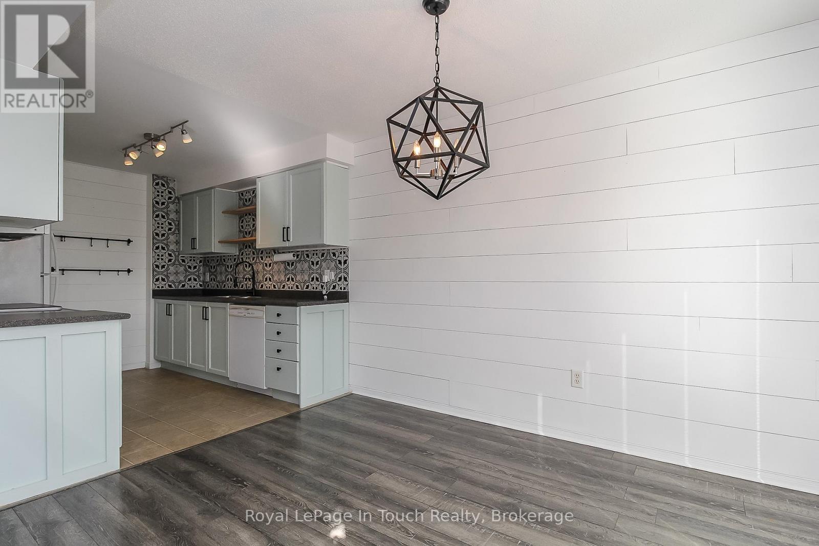 












126 SOUTHWINDS CRESCENT

,
Midland,




Ontario
L4R0A3

