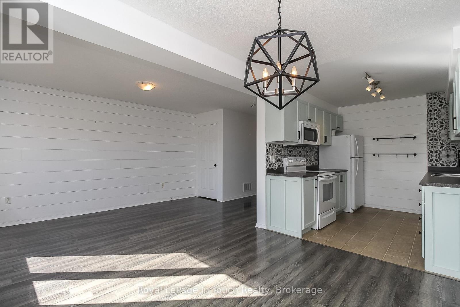 












126 SOUTHWINDS CRESCENT

,
Midland,




Ontario
L4R0A3

