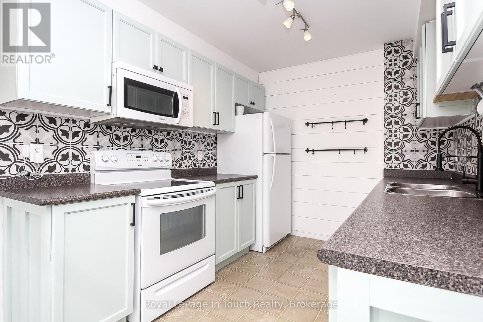 












126 SOUTHWINDS CRESCENT

,
Midland,




Ontario
L4R0A3

