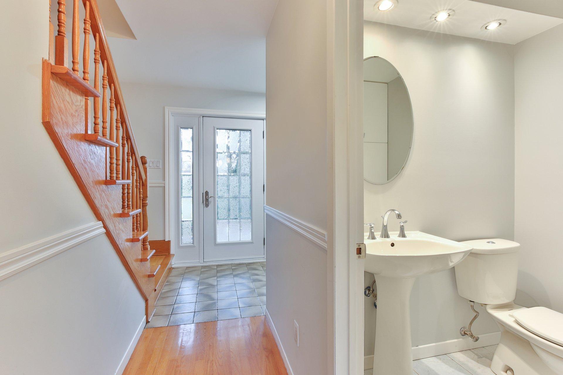 









464


15e Avenue

,
Saint-Jean-sur-Richelieu,




QC
J2X1B2

