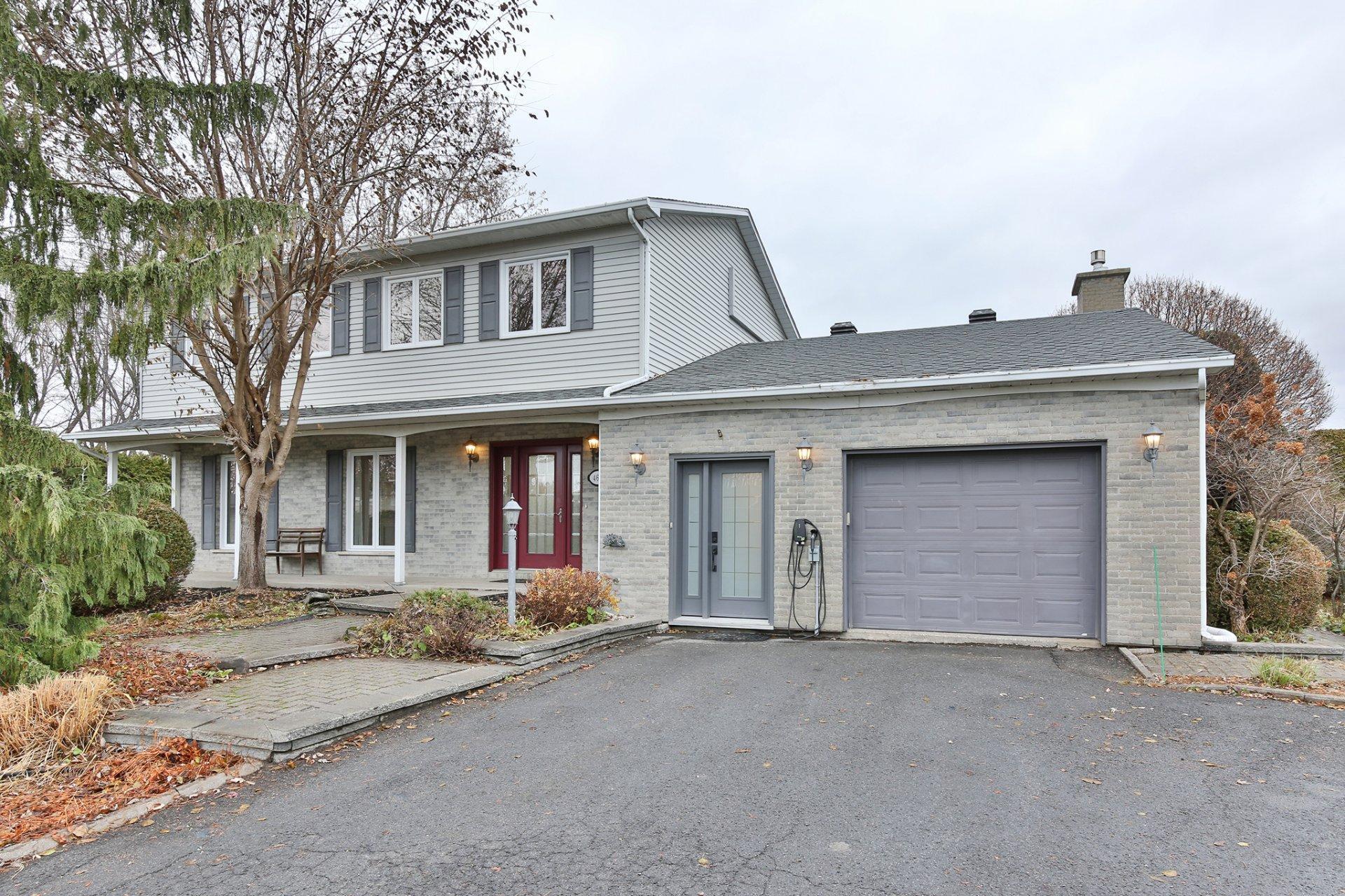 









464


15e Avenue

,
Saint-Jean-sur-Richelieu,




QC
J2X1B2

