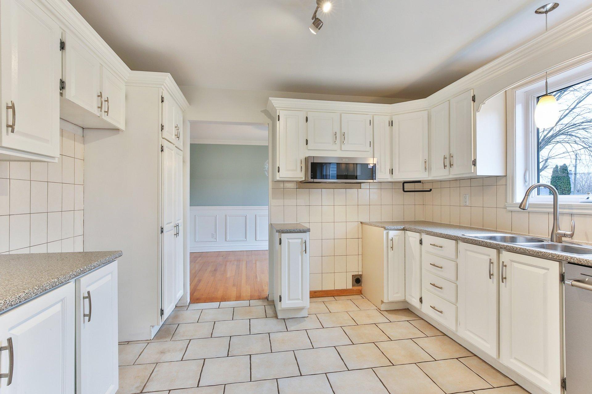 









464


15e Avenue

,
Saint-Jean-sur-Richelieu,




QC
J2X1B2

