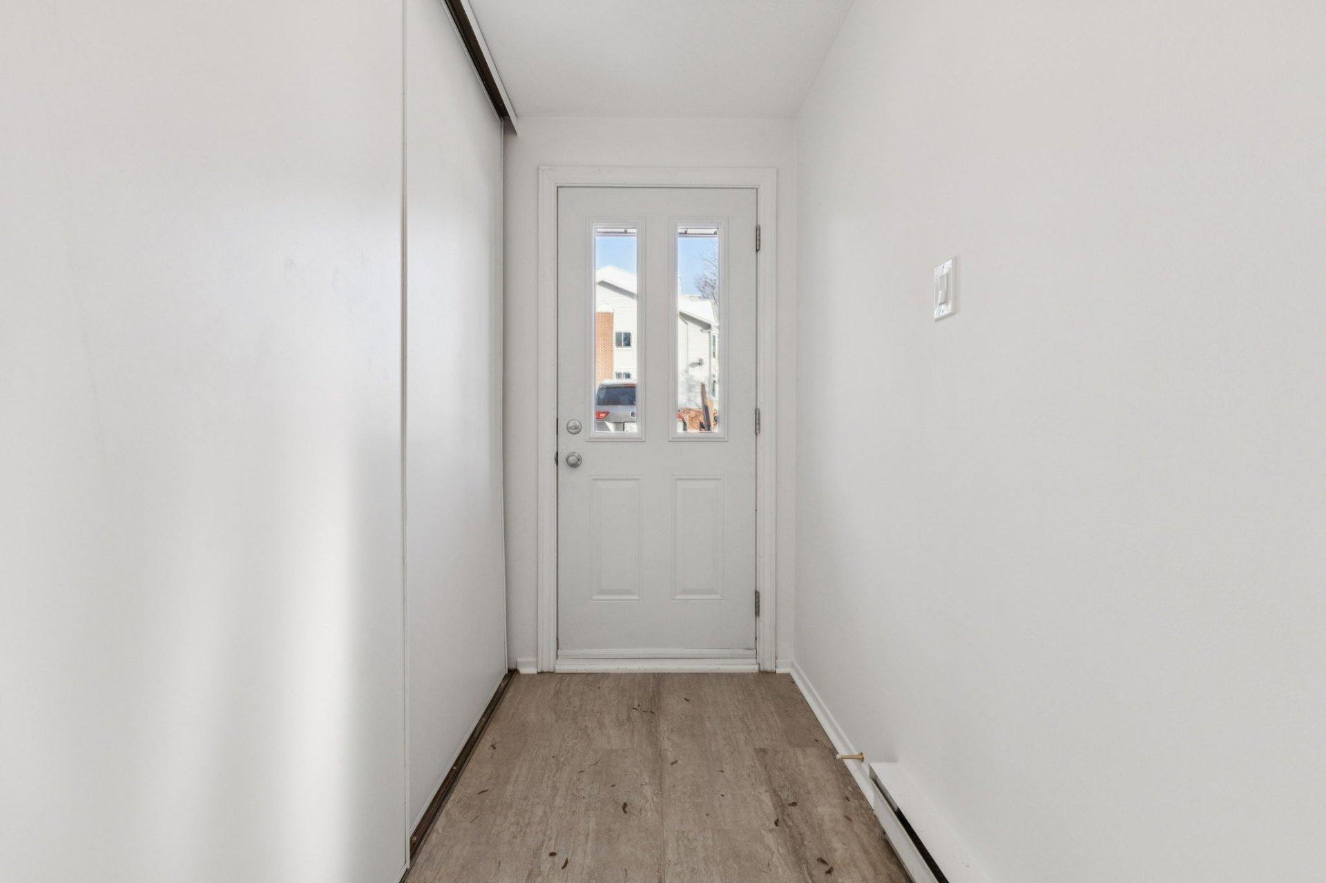 









5


Imp. de la Roseraie

, 1,
Gatineau (Hull),




QC
J9A2S1

