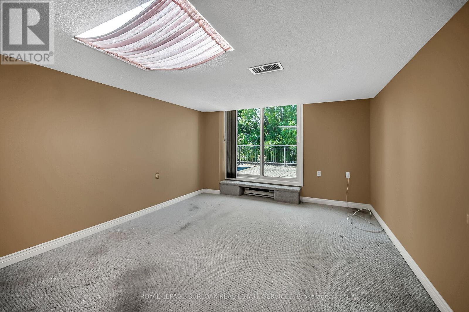 












PH1 - 150 WILSON STREET W

,
Hamilton,




Ontario
L9G4E7

